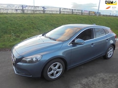 Volvo V40 - V40 1.6 diesel airco lmv navigatie pdc trekhaak