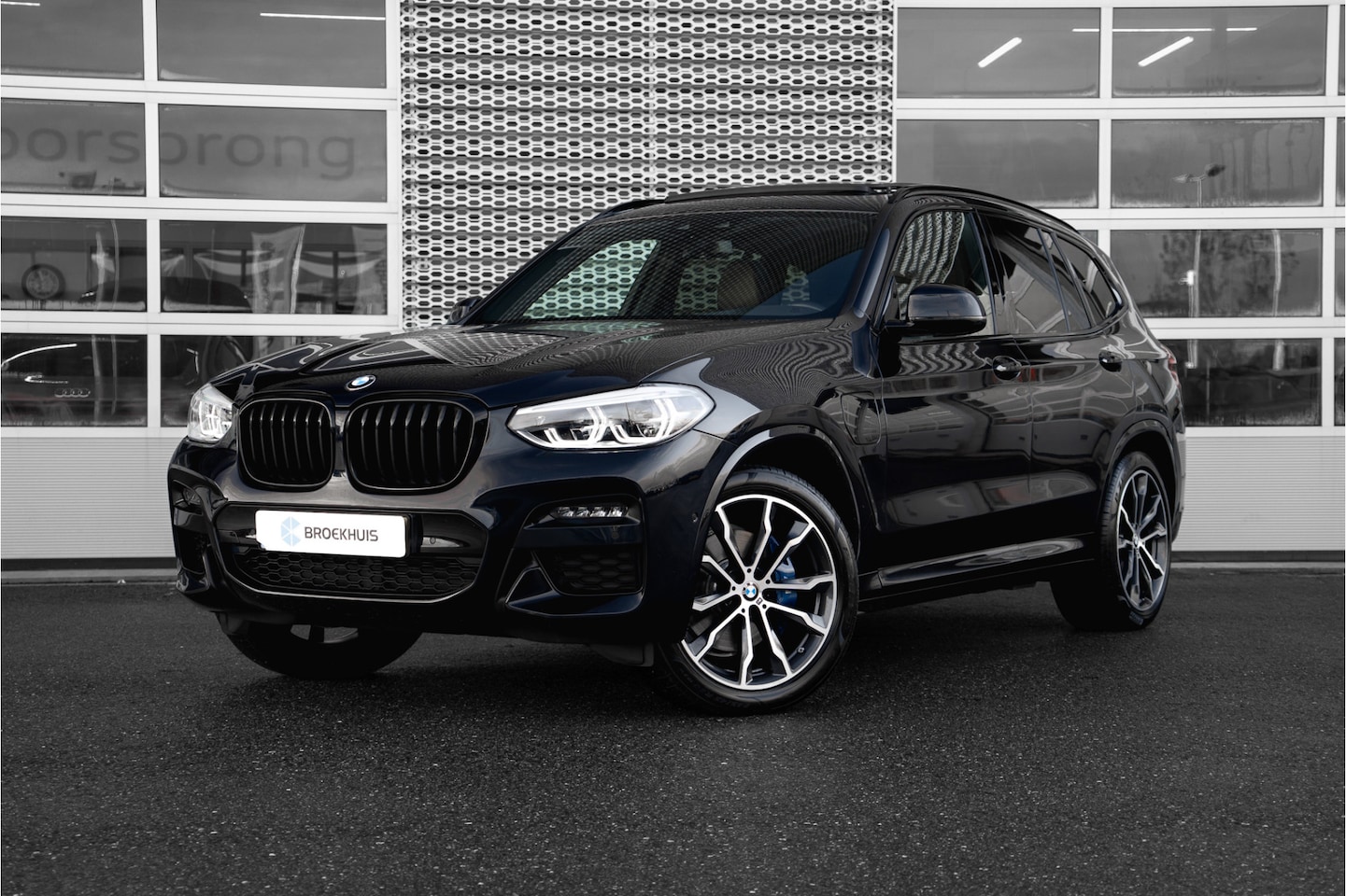 BMW X3 - xDrive30e 292pk Business Edition Plus | Panoramadak | M-Sport | Lederen bekleding | 19" | - AutoWereld.nl