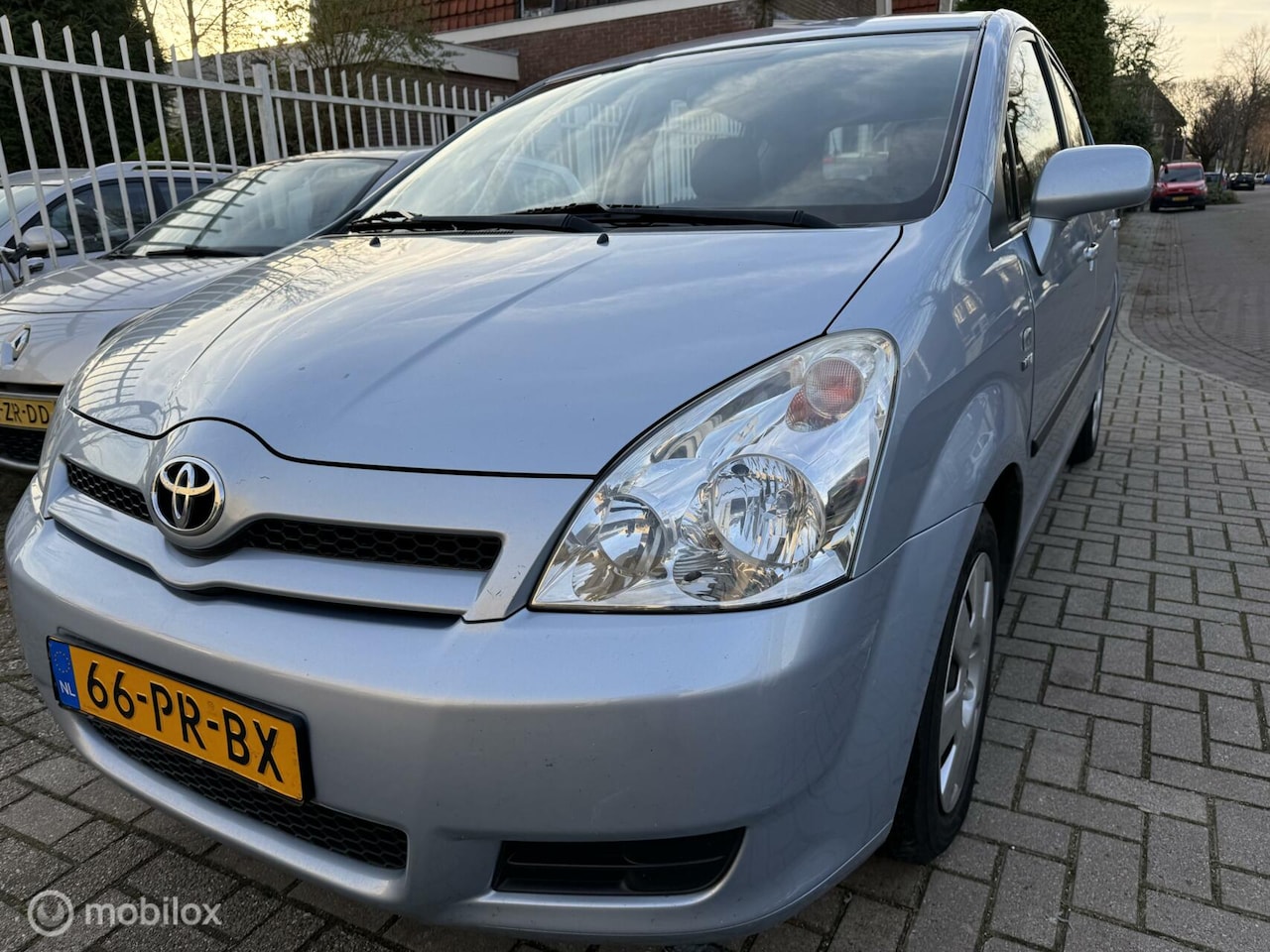 Toyota Corolla Verso - 1.6 VVT-i Terra 1.6 VVT-i Terra - AutoWereld.nl