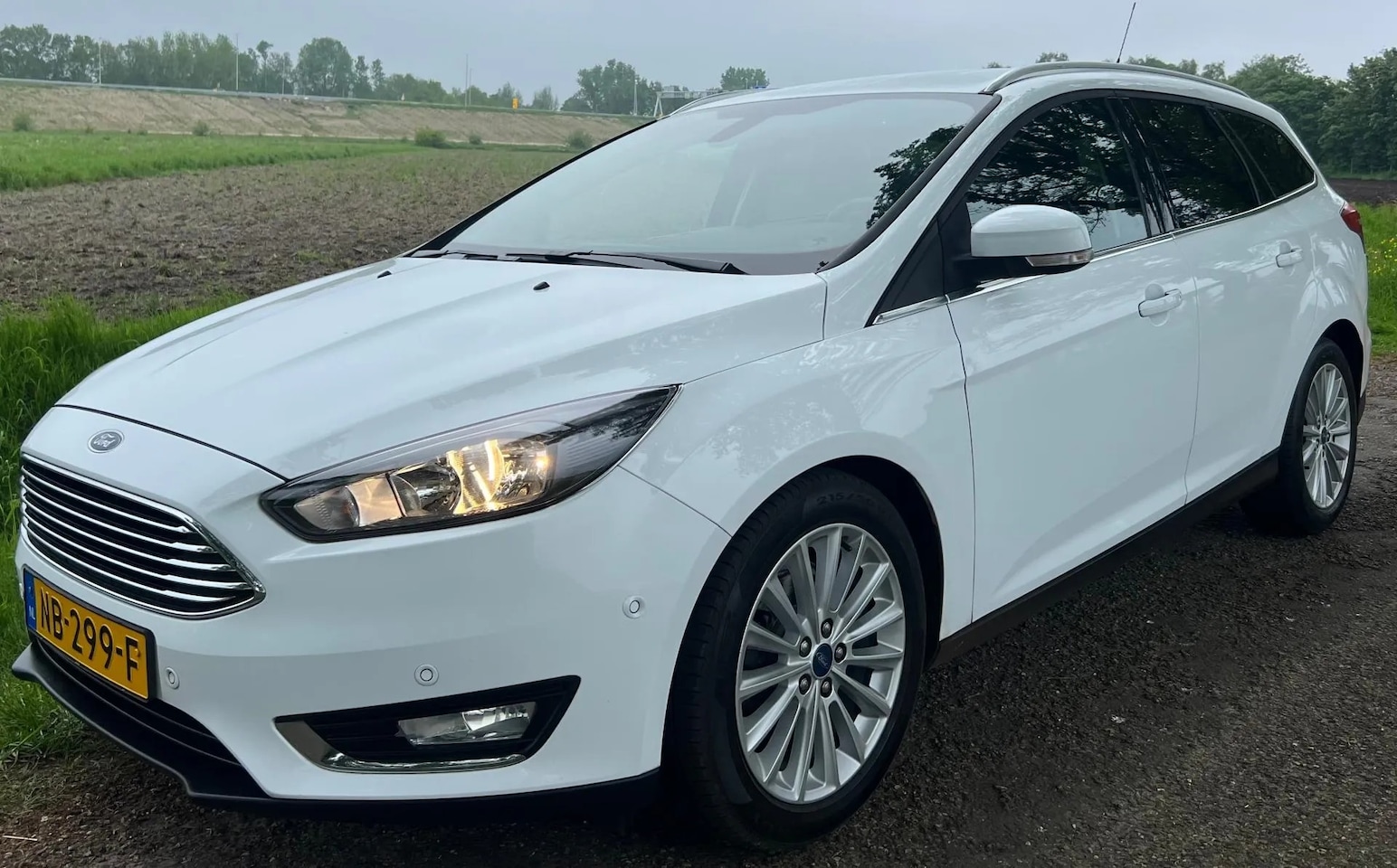 Ford Focus Wagon - 1.0 Titanium 2017 125PK NAVI CLIMA CRUISE NAP - AutoWereld.nl