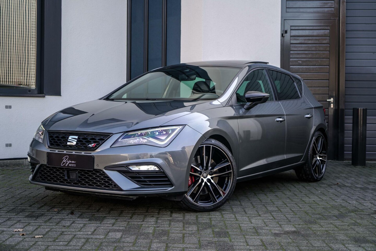 Seat Leon - 2.0 TSI CUPRA 300 PANO / BEATS / DCC / SCHAALSTOELEN - AutoWereld.nl