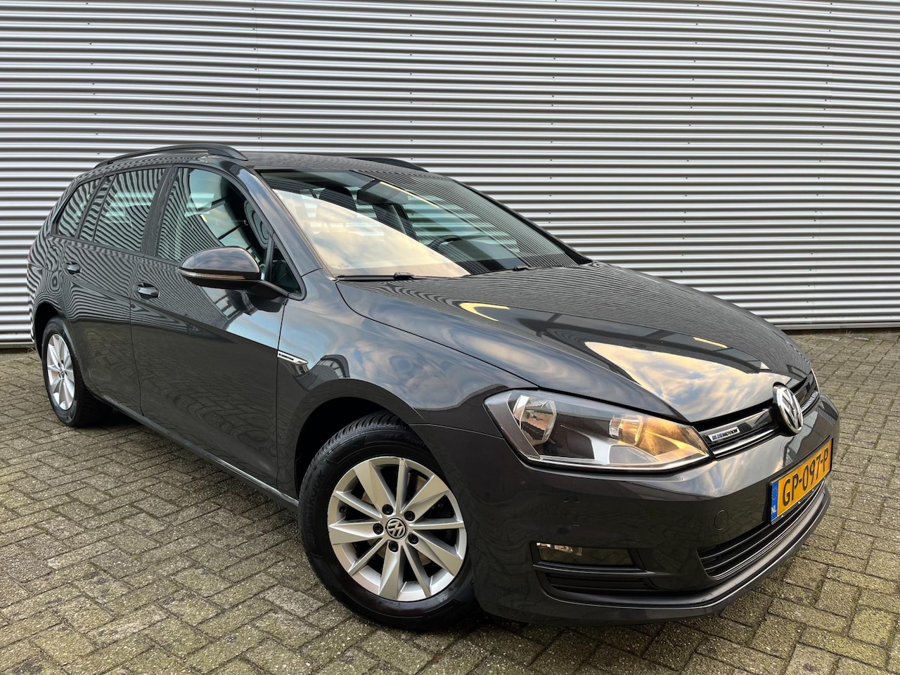 Volkswagen Golf Variant - 1.0 TSI Trendline|Airco|Cruise|Navi|Trekhaak|Bluetooth| - AutoWereld.nl