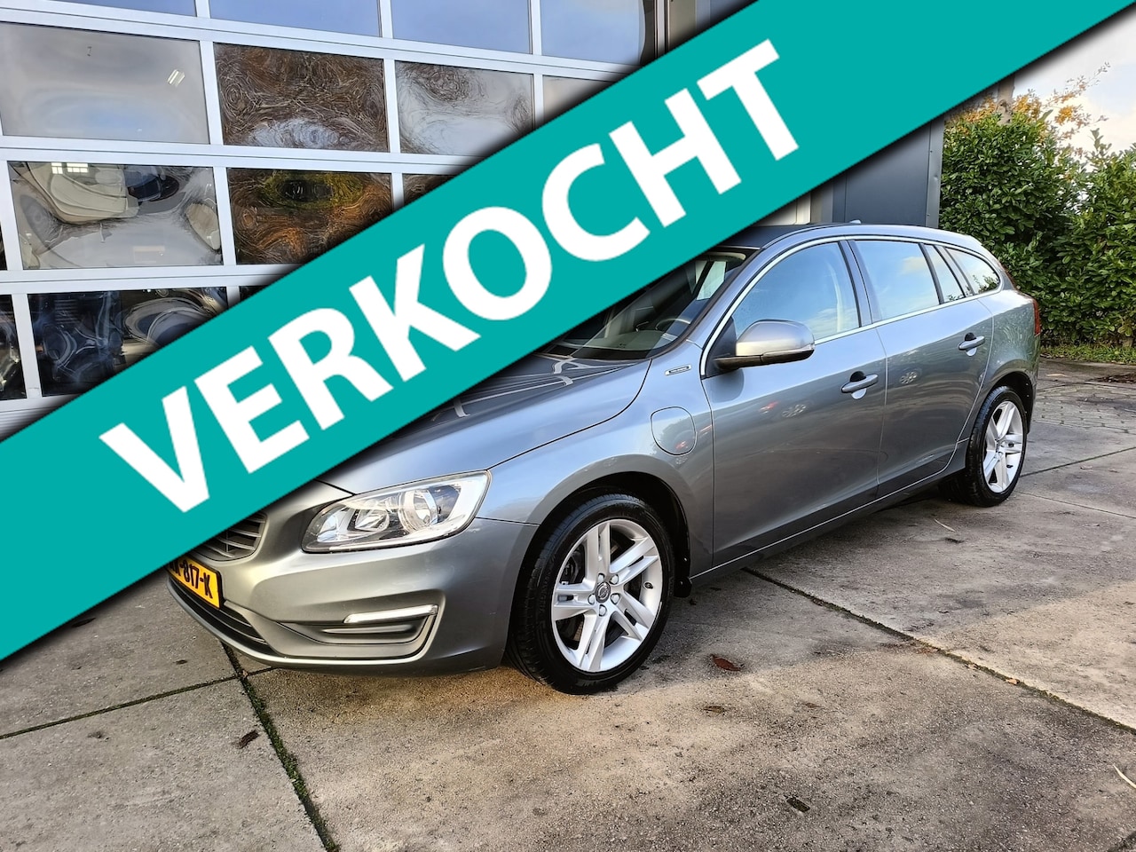 Volvo V60 - 2.4 D5 Twin Engine Lease Edition 2.4 D5 Twin Engine Lease Edition - AutoWereld.nl