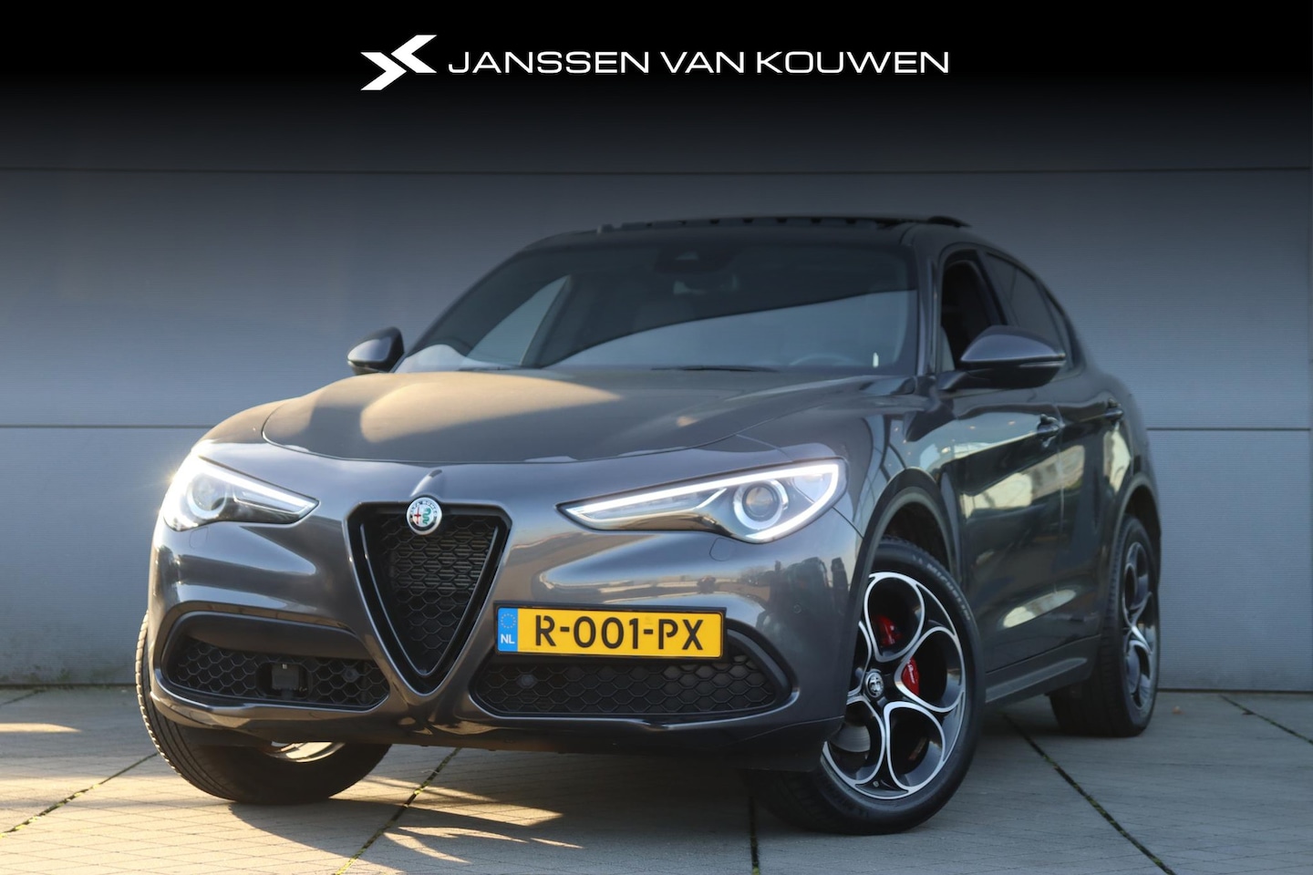 Alfa Romeo Stelvio - 2.0 T AWD / Navigatie / Panoramadak / Adaptive cruise / Elektr. klep / 20'' velgen - AutoWereld.nl