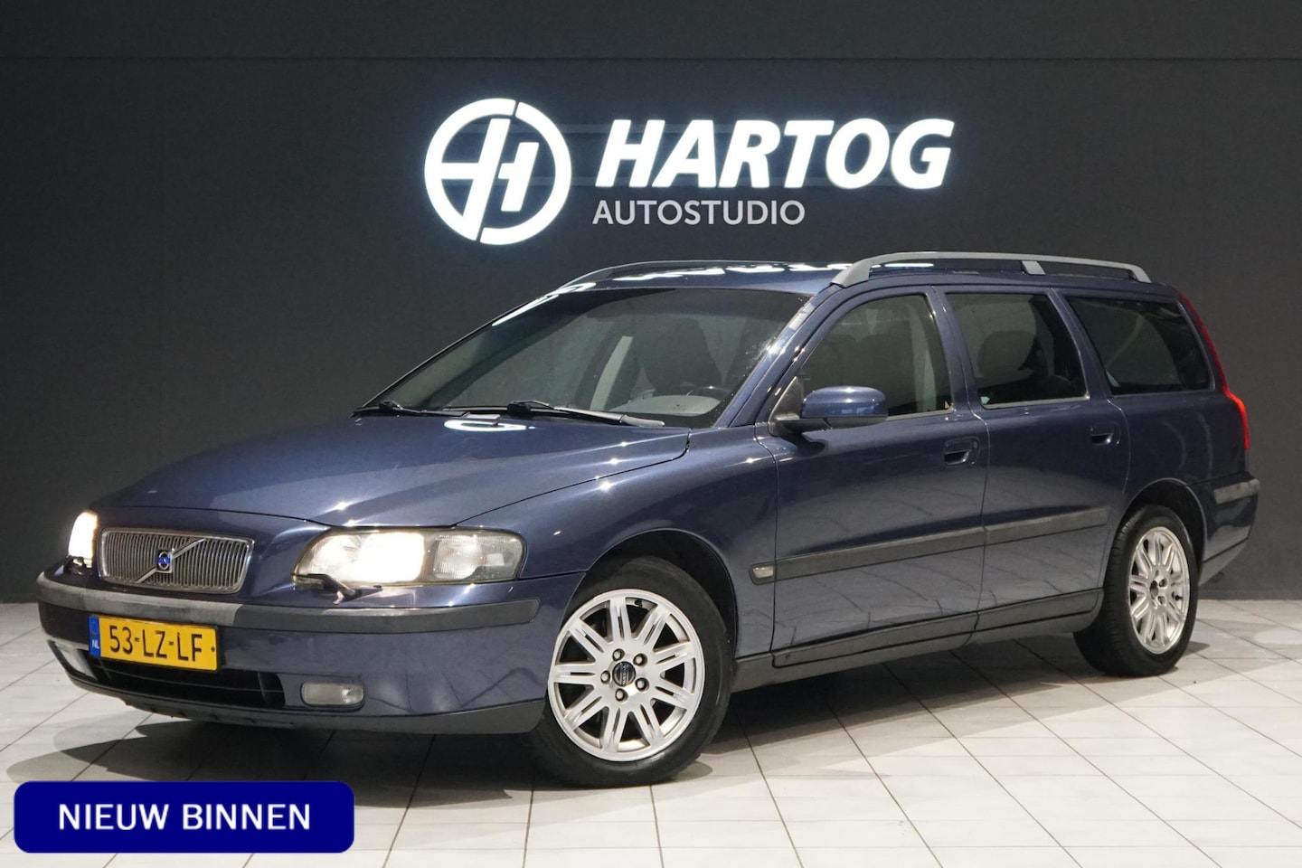 Volvo V70 - 2.4 Comfort Line 170PK + TREKHAAK / LEDER - AutoWereld.nl