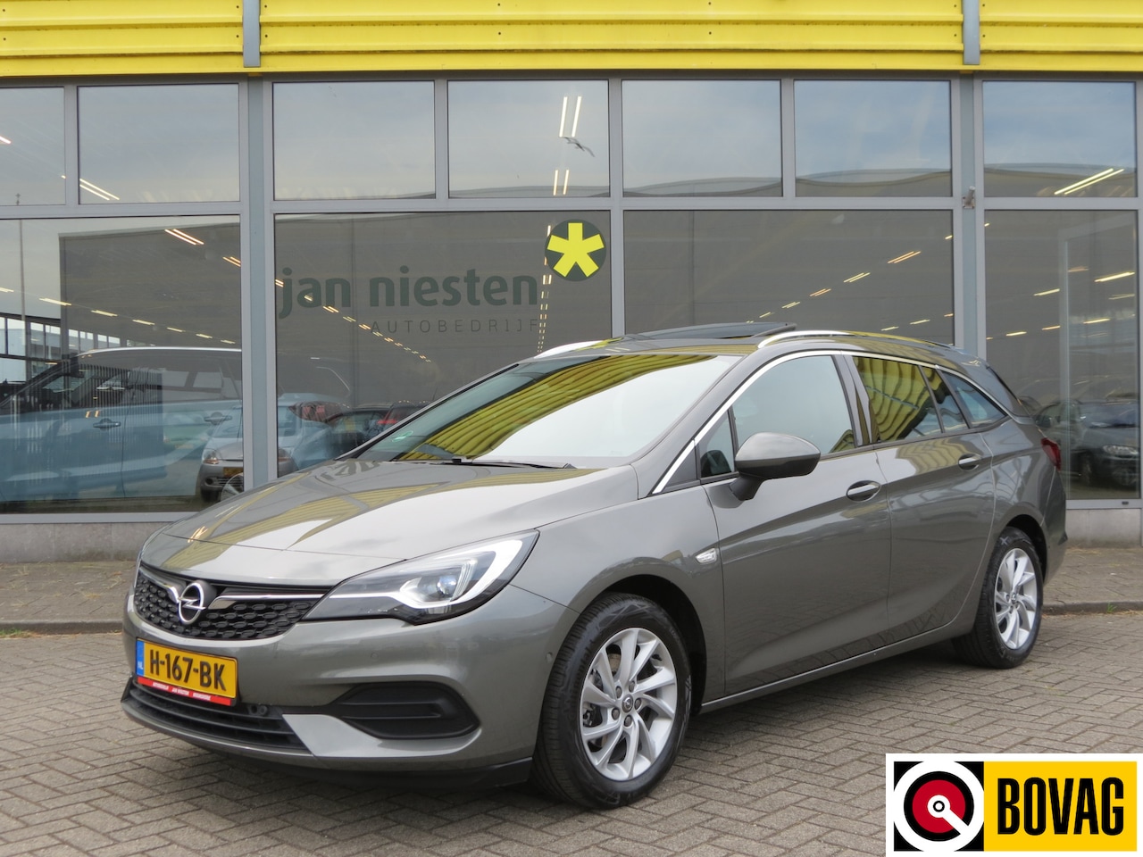 Opel Astra Sports Tourer - 1.2 -130pk- Elegance | Trekhaak | Schuif/Kanteldak | AGR-stoelen | BOSE sound | Rijklaarpr - AutoWereld.nl