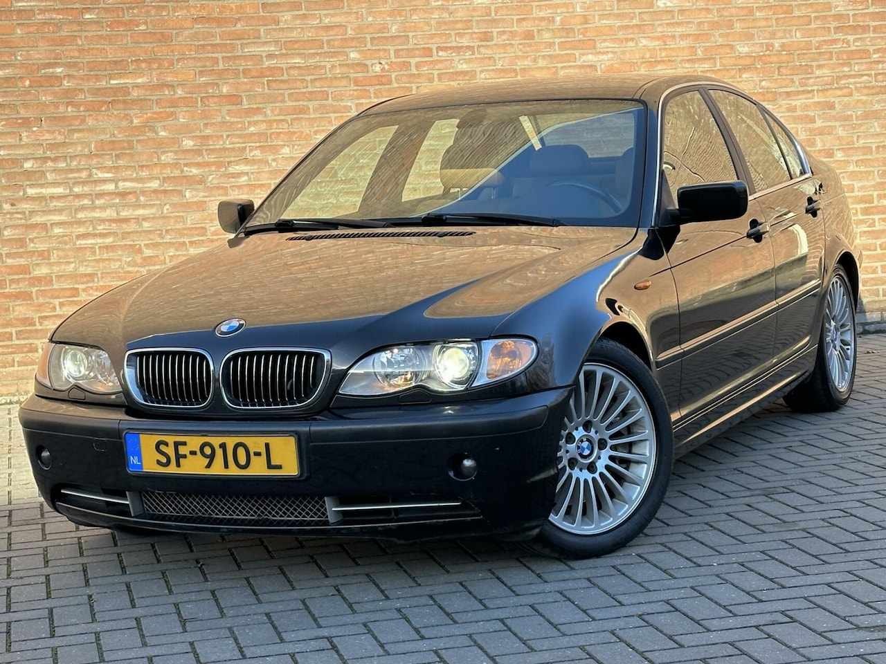 BMW 3-serie - 330I Lifestyle Executive Navi - Leder - Xenon - Complete Historie - AutoWereld.nl