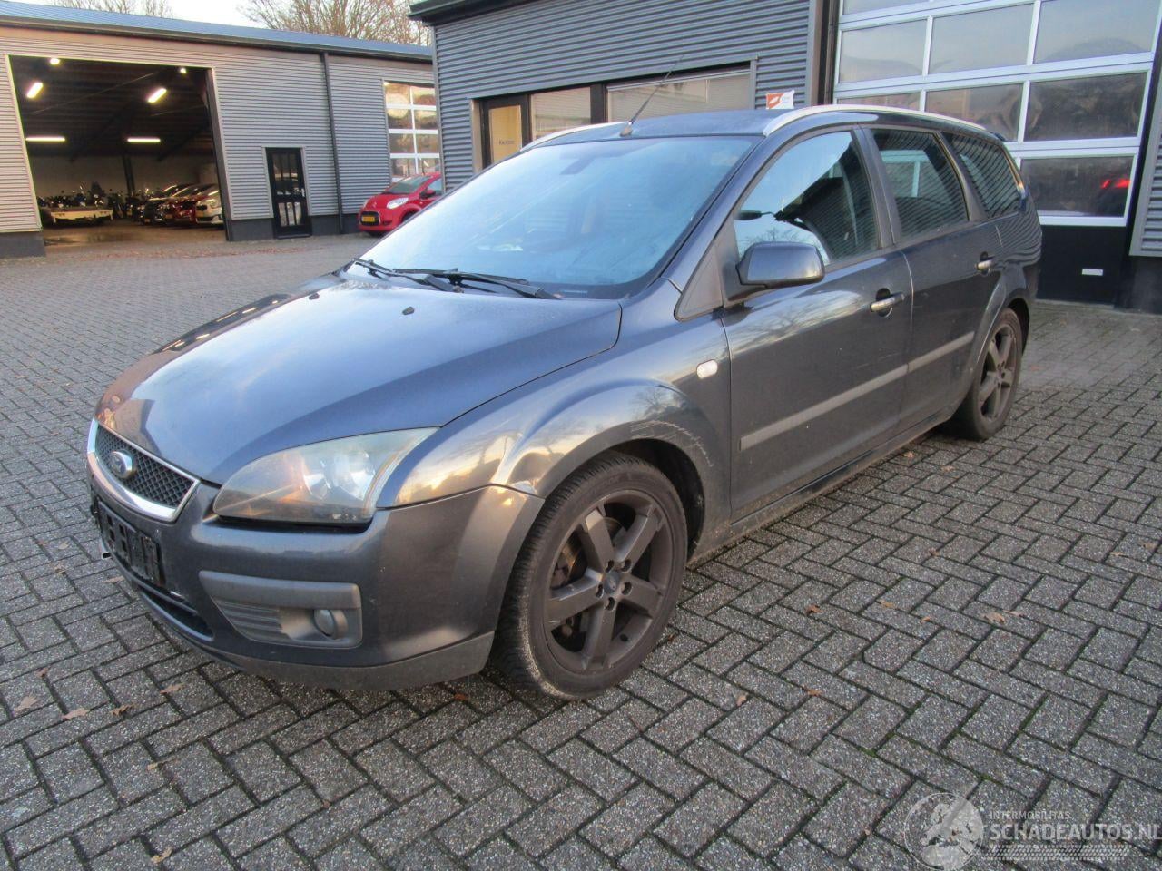 Ford Focus Wagon - 2.0-16V Rally Edition 2.0-16V Rally Edition - AutoWereld.nl