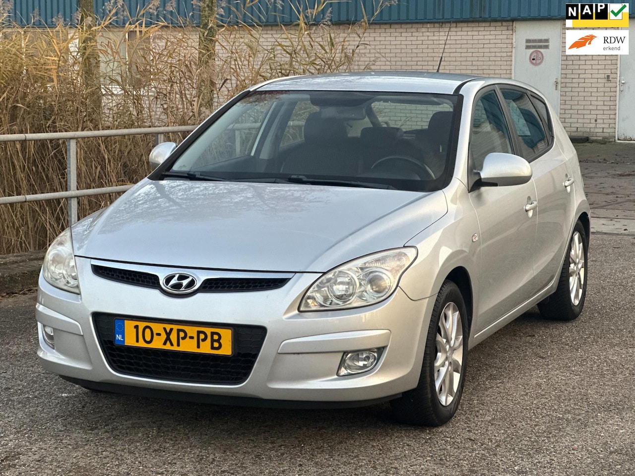 Hyundai i30 - 1.6i Style!59.000 Km!NAp! 1e eigenaar!Airco!PDC! - AutoWereld.nl