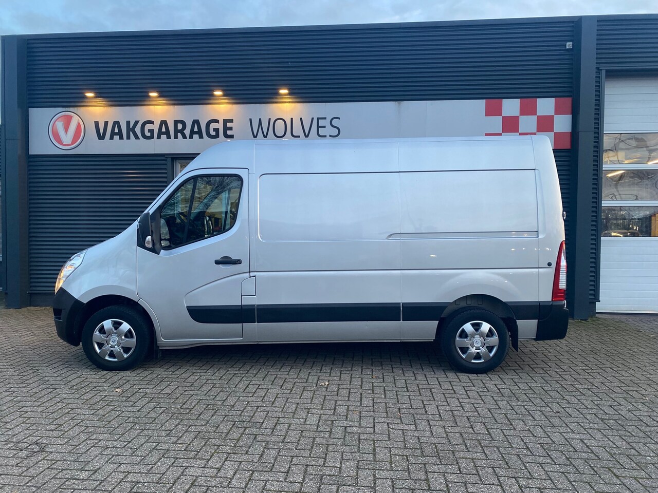 Renault Master - T35 2.3 dCi L2H2 Energy 146 PK | NAVI | AIRCO | CAMERA |TREKHAAK | - AutoWereld.nl