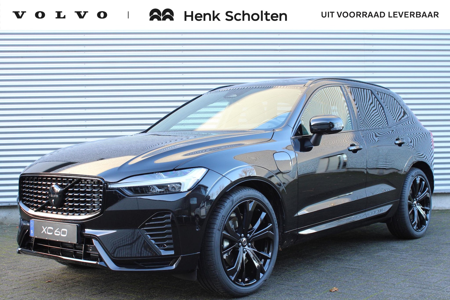 Volvo XC60 - T6 Plug-in Hybrid AWD Plus Black Edition, Luchtvering, Harman/Kardon Premium Geluidssystee - AutoWereld.nl