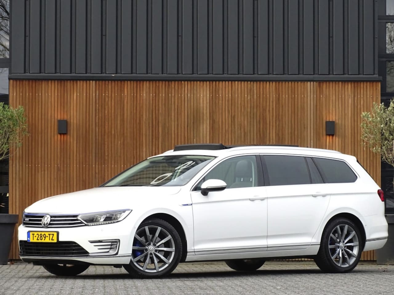 Volkswagen Passat Variant - TSI GTE 217PK DSG Highline / R-Line / LED - AutoWereld.nl