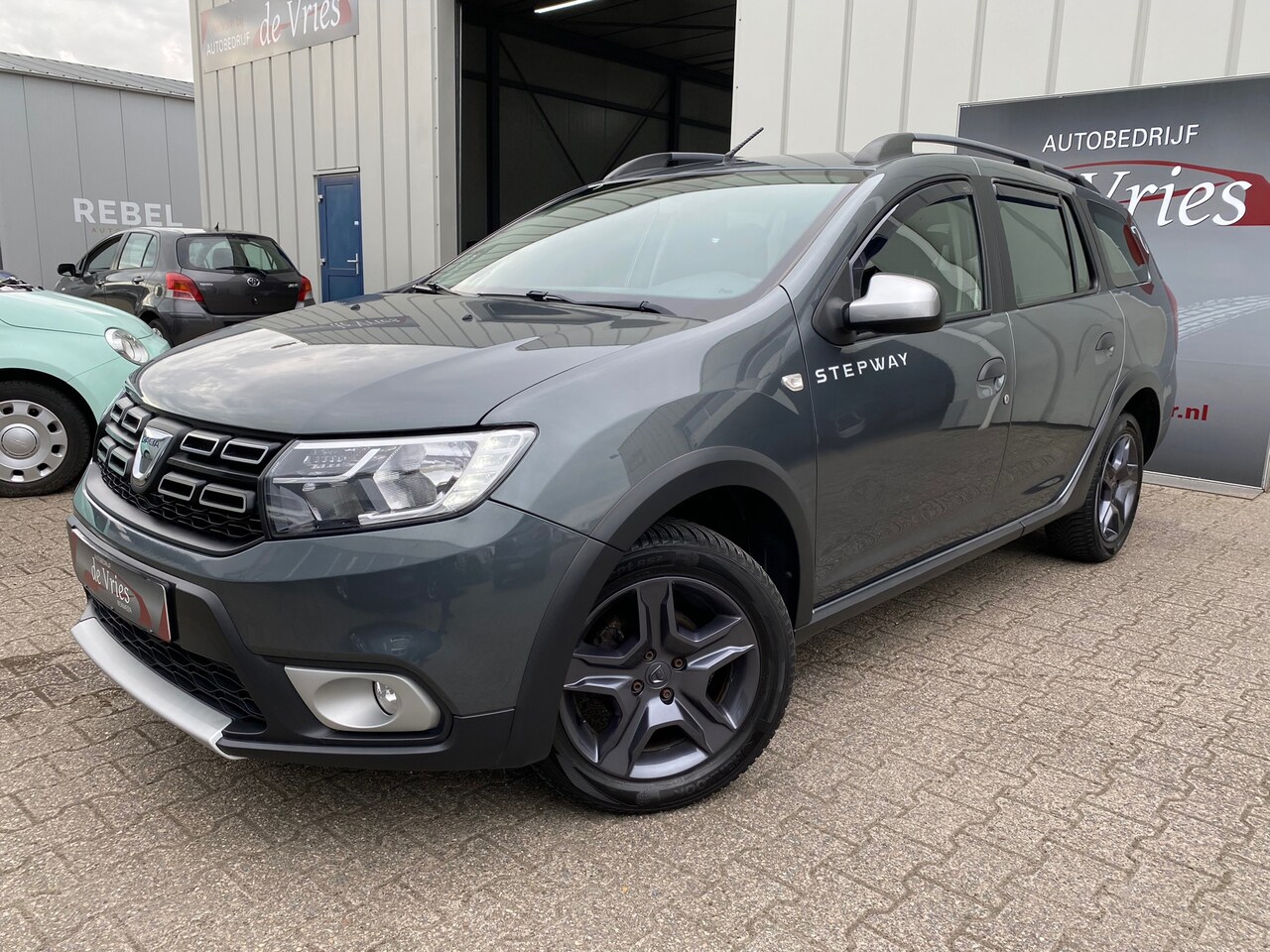 Dacia Logan MCV - 0.9 TCe Stepway / Navi / Cruise / PDC / Half leder / Airco - AutoWereld.nl