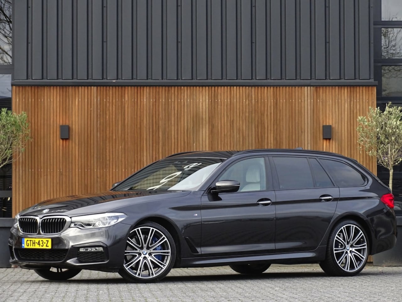 BMW 5-serie Touring - 540i 340PK / Individual / M-Sport / LED / 2018 / - AutoWereld.nl