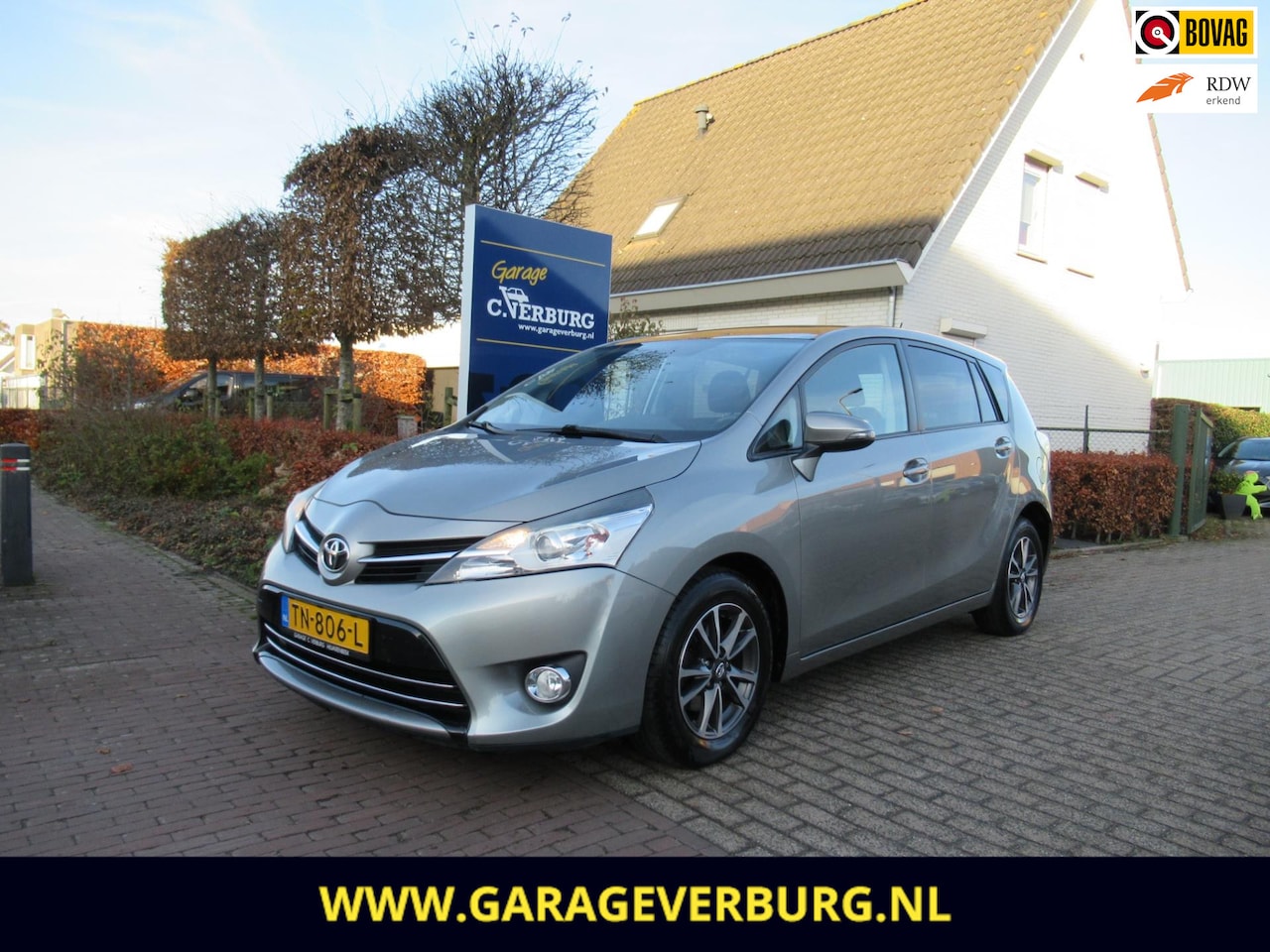 Toyota Verso - 1.8 VVT-i Aspiration 7 Pers. Automaat (Navi,Camera,Cruise,Trekhaak,Panoramadak) - AutoWereld.nl