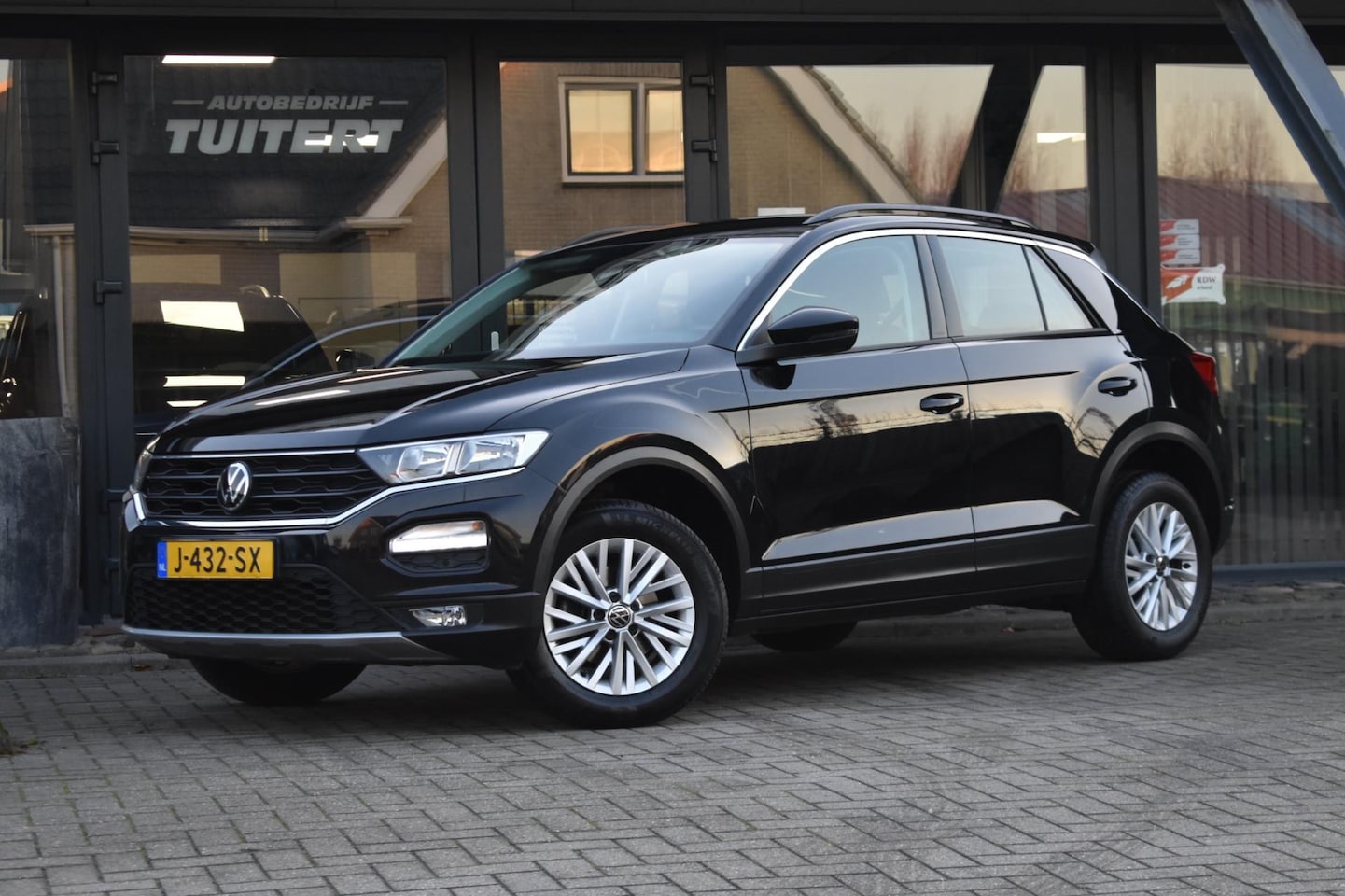 Volkswagen T-Roc - 1.5 TSI Style | ADAPTIEVE CRUISE CONTROLE | LANE ASSIST | PARKEERSENSOREN VOOR EN ACHTER | - AutoWereld.nl