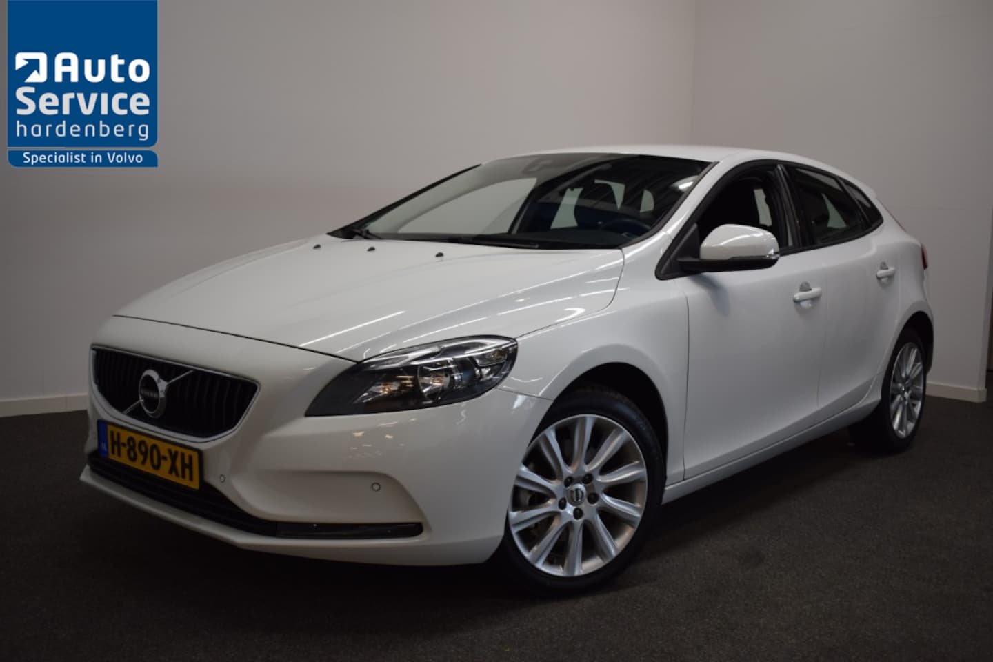 Volvo V40 - 2.0 123pk Nordic+ 85000km/ Navi/ Cruise/ PDC v+a - AutoWereld.nl