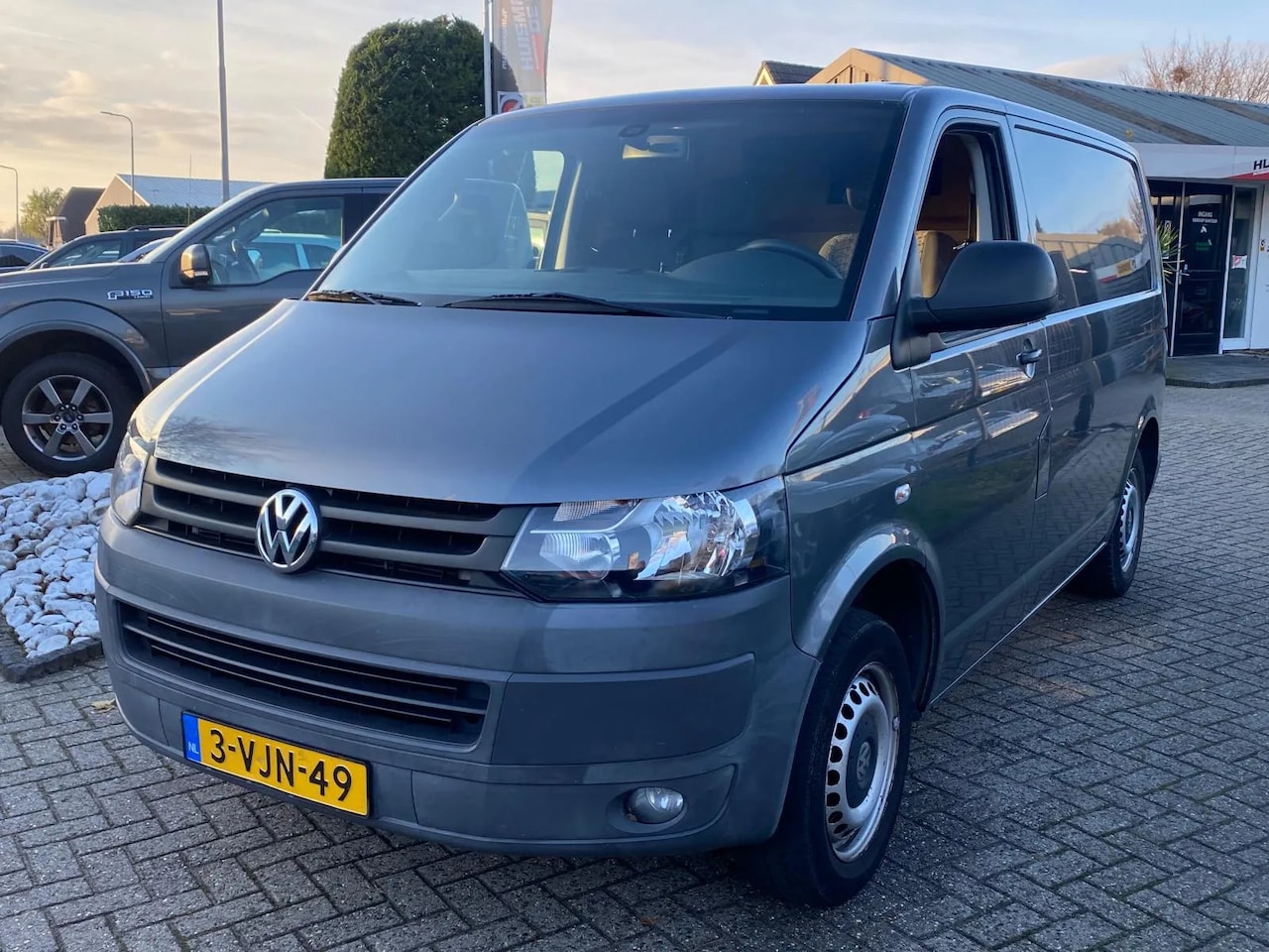 Volkswagen Transporter - 2.0 TDI L1H1 Airco 2010 Trekhaak Grijs - AutoWereld.nl