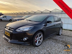 Ford Focus - ST * 2013 * 1.0 Eco Boost * MOTOR KAPOT