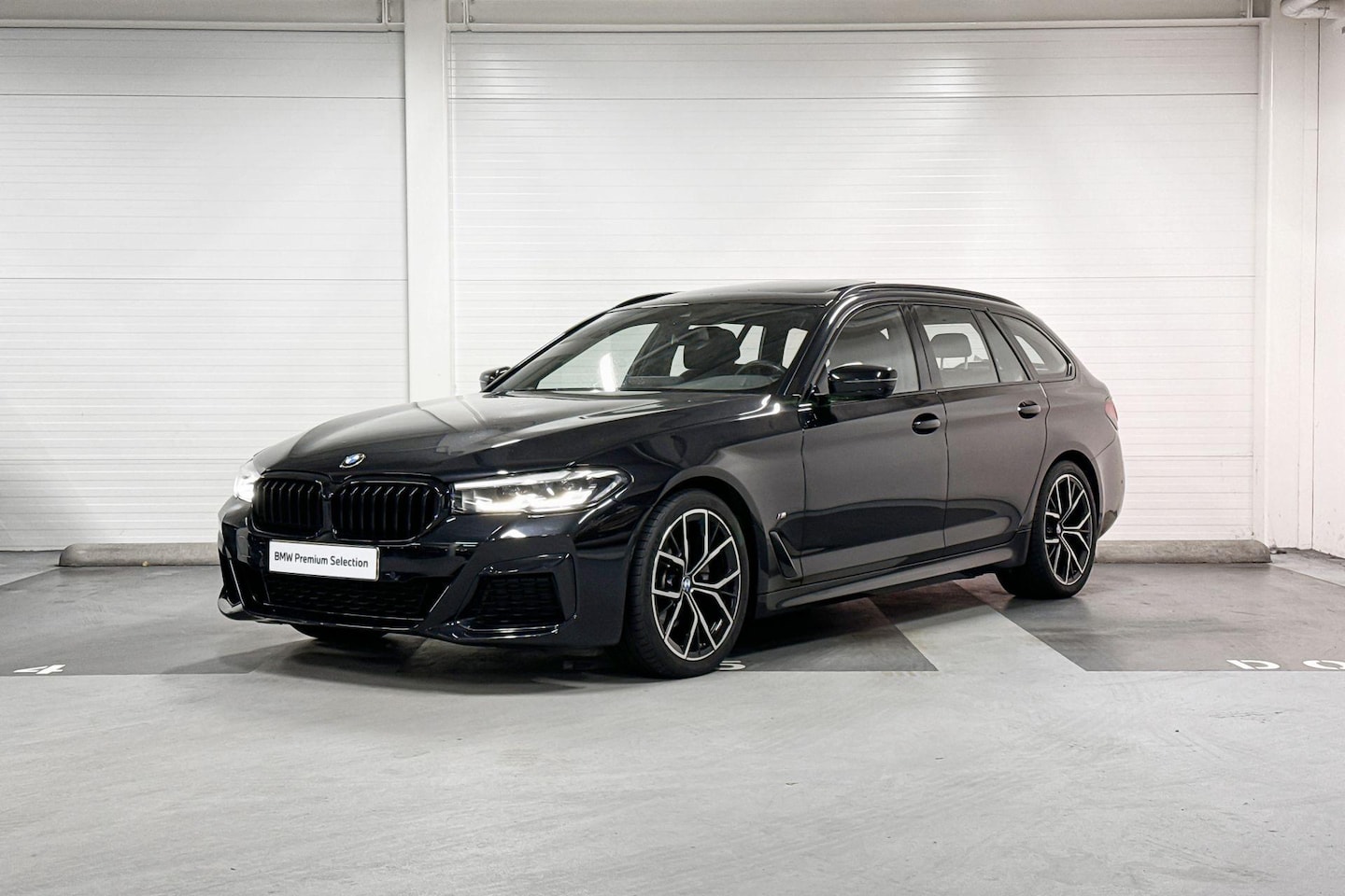 BMW 5-serie Touring - 520i High Executive l M-Sport l Elek. Trekhaak - AutoWereld.nl