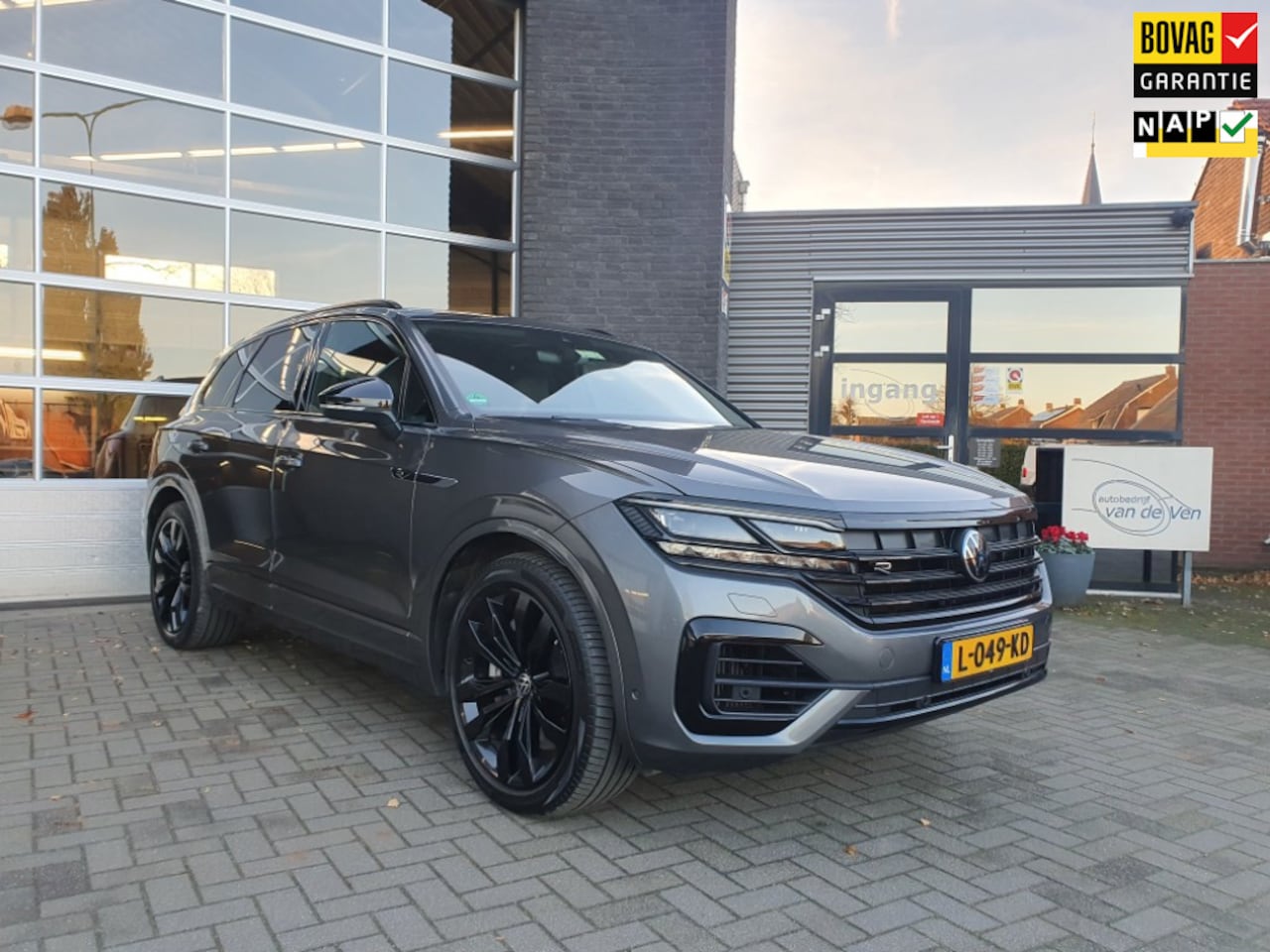 Volkswagen Touareg - 3.0 TSi 4MOTION R. 340KW/462PK, zwenkbare trekhaak, 21"suzuka, Puglia leer, Pano, luchtver - AutoWereld.nl