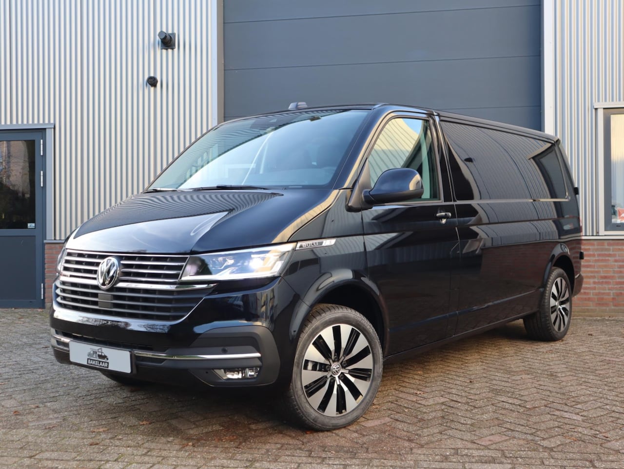 Volkswagen Transporter - Bulli 150pk DSG 4Motion 3-Zitpl. Leder L2H1 4X4 - AutoWereld.nl