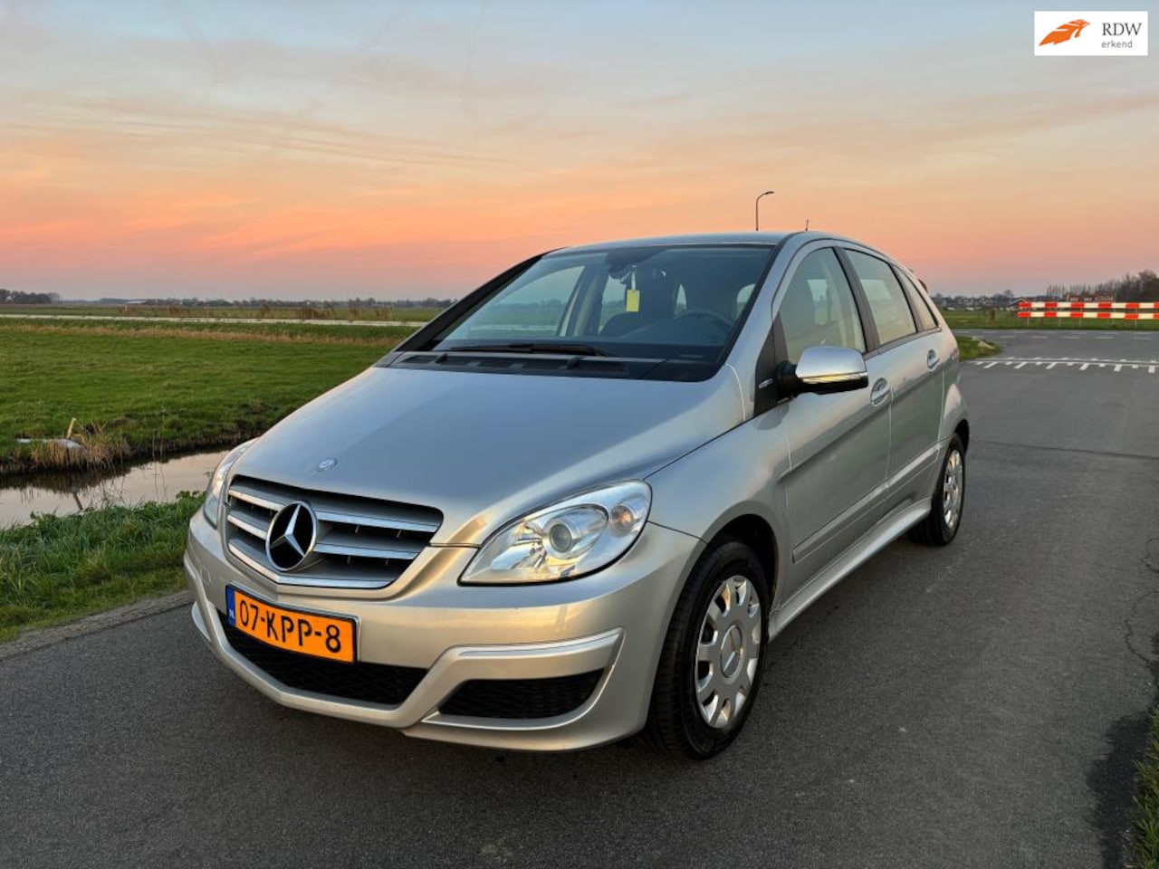 Mercedes-Benz B-klasse - 180 BlueEFFICIENCY Business CLass 180 BlueEFFICIENCY Business CLass - AutoWereld.nl