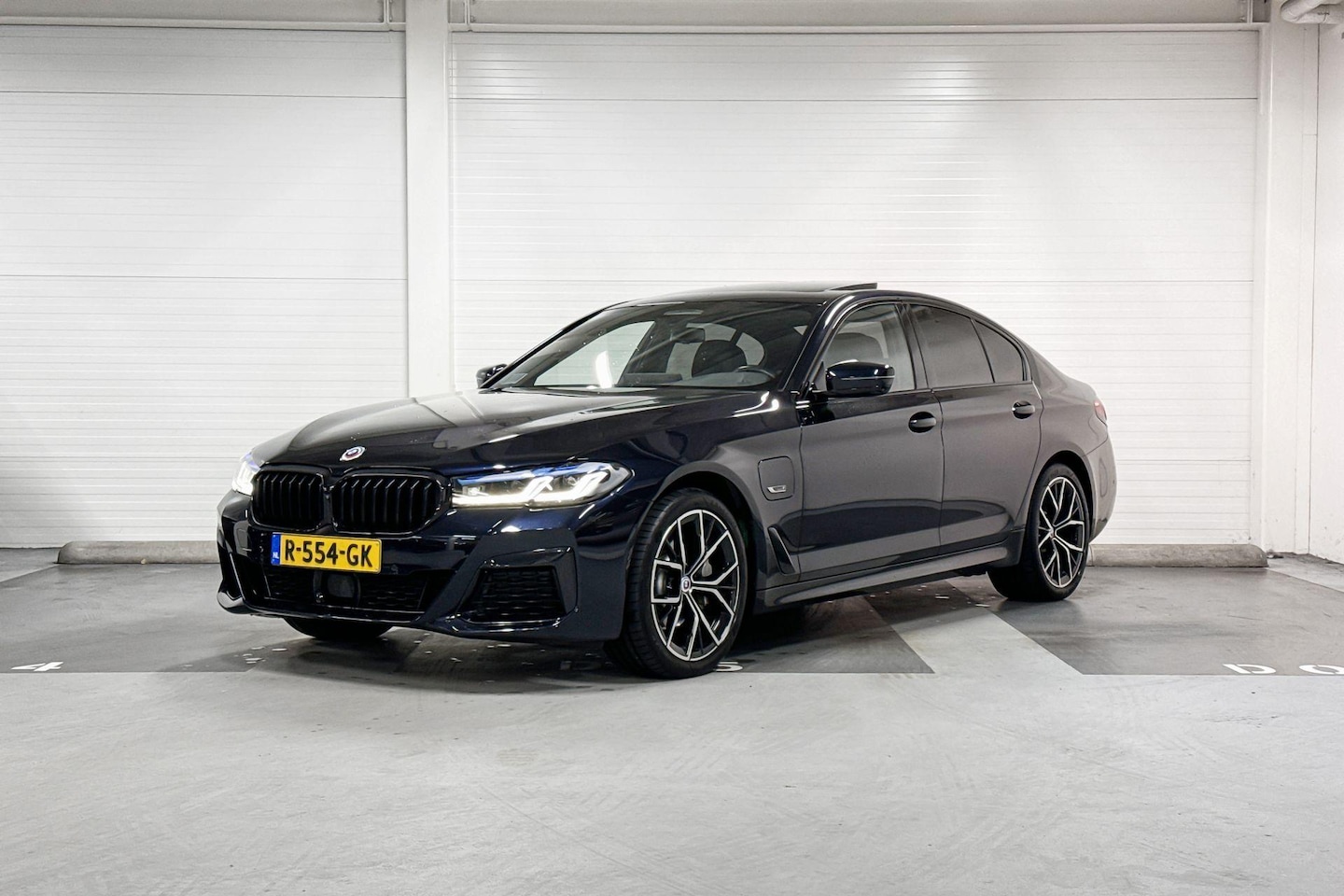 BMW 5-serie - Sedan 530e Business Edition Plus l M-Sport - AutoWereld.nl