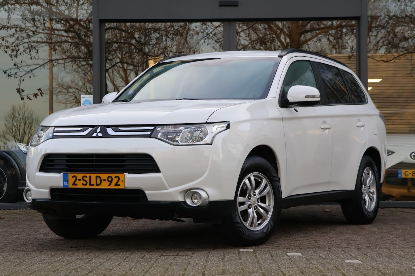 Mitsubishi Outlander - 2.0 Intense|Climate|Navi|trekhaak 1600kg| - AutoWereld.nl