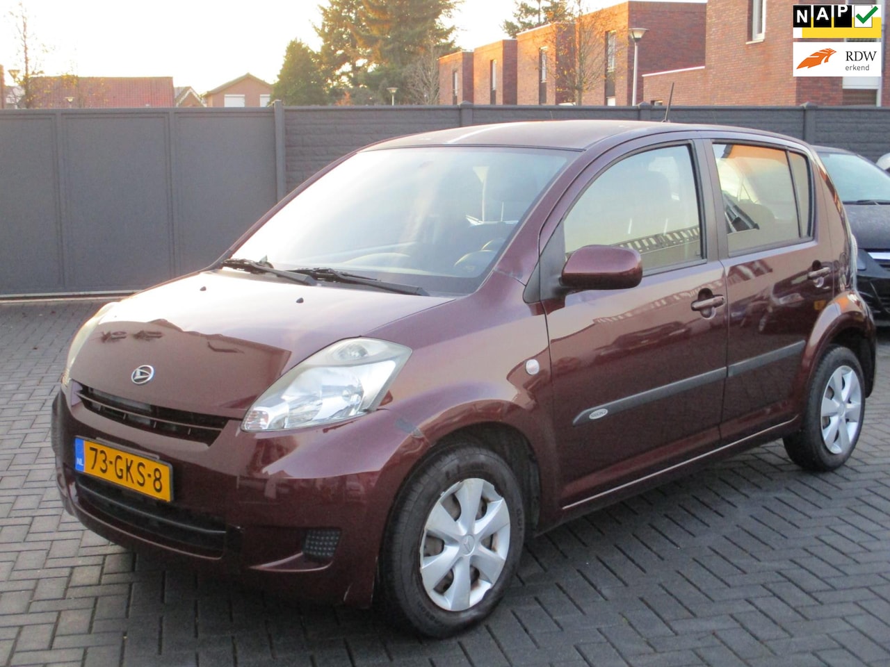 Daihatsu Sirion 2 - 1.0-12V Premium Airco EL Pakket - AutoWereld.nl