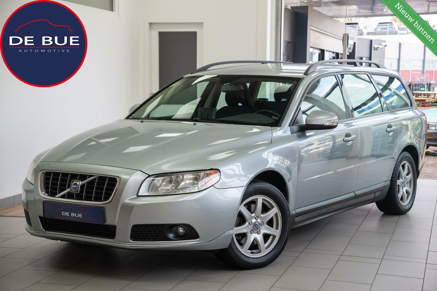 Volvo V70 - 2.0 Kinetic Youngtimer Navi Clima Trekhaak Dealer Onderhouden - AutoWereld.nl