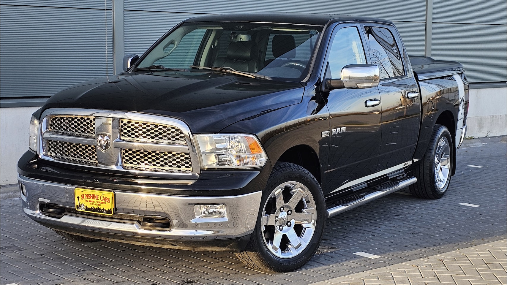 Dodge Ram 1500 - LARAMIE 4X4 CREW CAB. 5,7LTR V8 AUT. (REVISIE GEHAD!!) 1e eigenaar - AutoWereld.nl