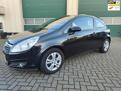 Opel Corsa - 1.4-16V White Edition