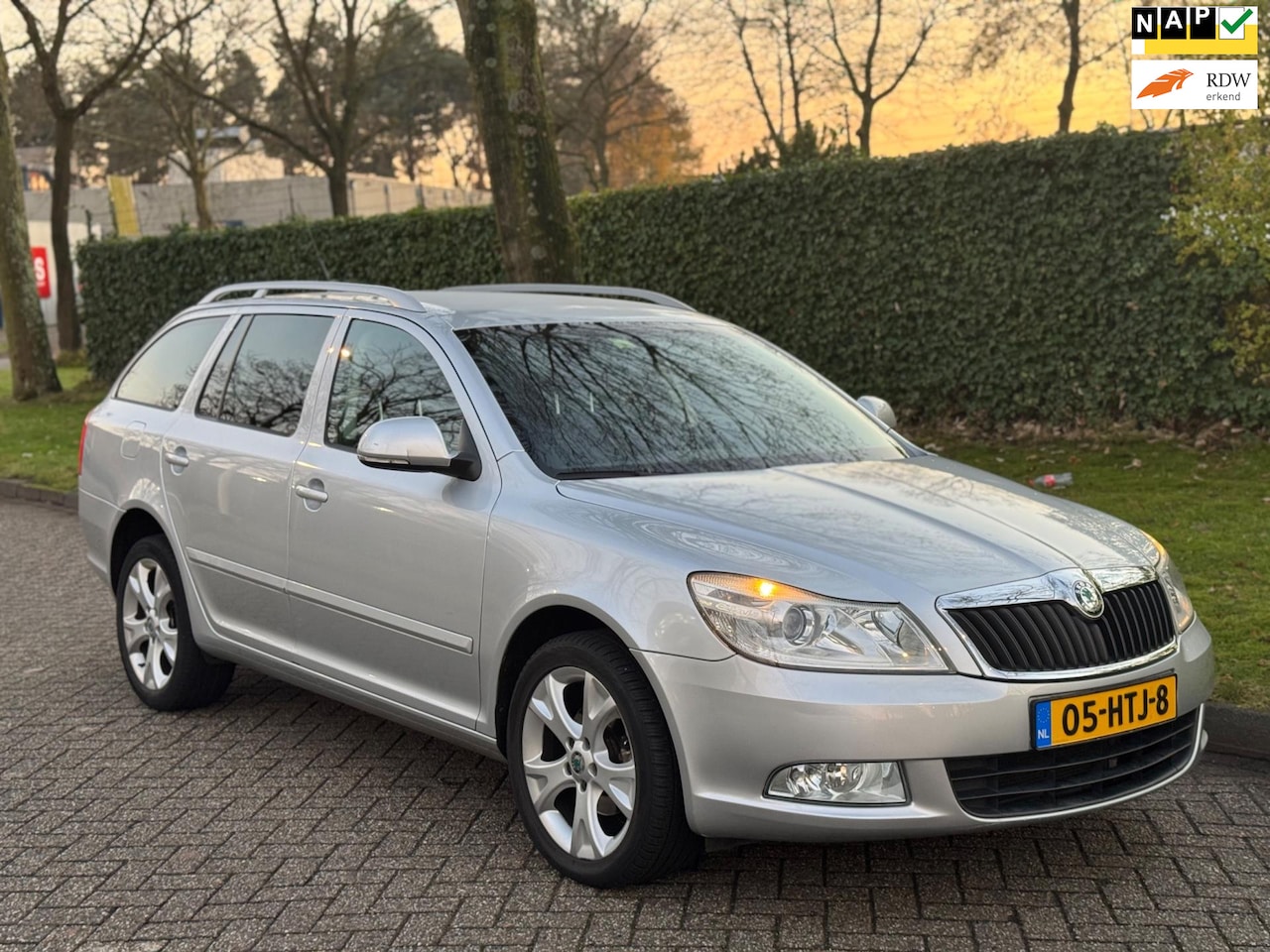 Skoda Octavia Combi - 1.4 TSI Elegance Airco | Navi | Cruise | PDC - AutoWereld.nl