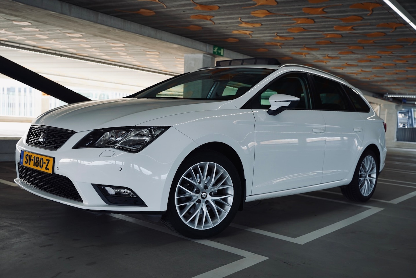 Seat Leon ST - 1.2 TSI Style Business Panoramadak, trekhaak, Led - AutoWereld.nl