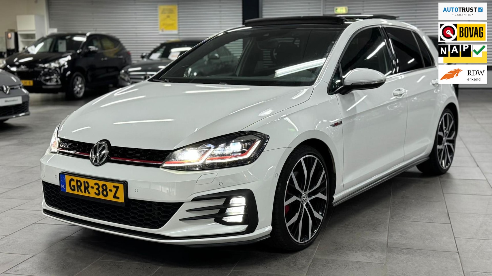 Volkswagen Golf - 2.0 TSI GTI Performance 7,5 pano virtual cockpit dynaudio martix adaptive cruise sfeer ver - AutoWereld.nl