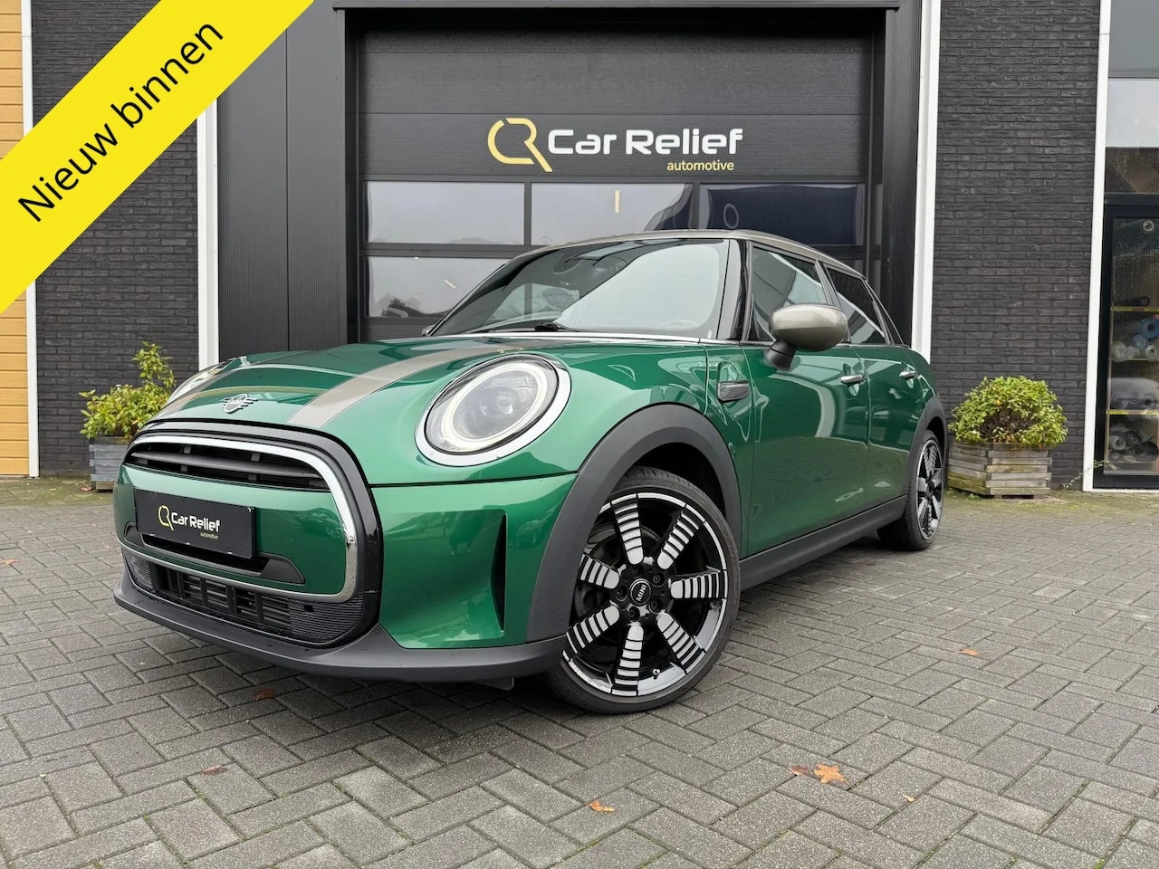 MINI Cooper - 1.5, Panoramadak, Stoelverwarming, Parkeersensoren, Parkeercamera - AutoWereld.nl