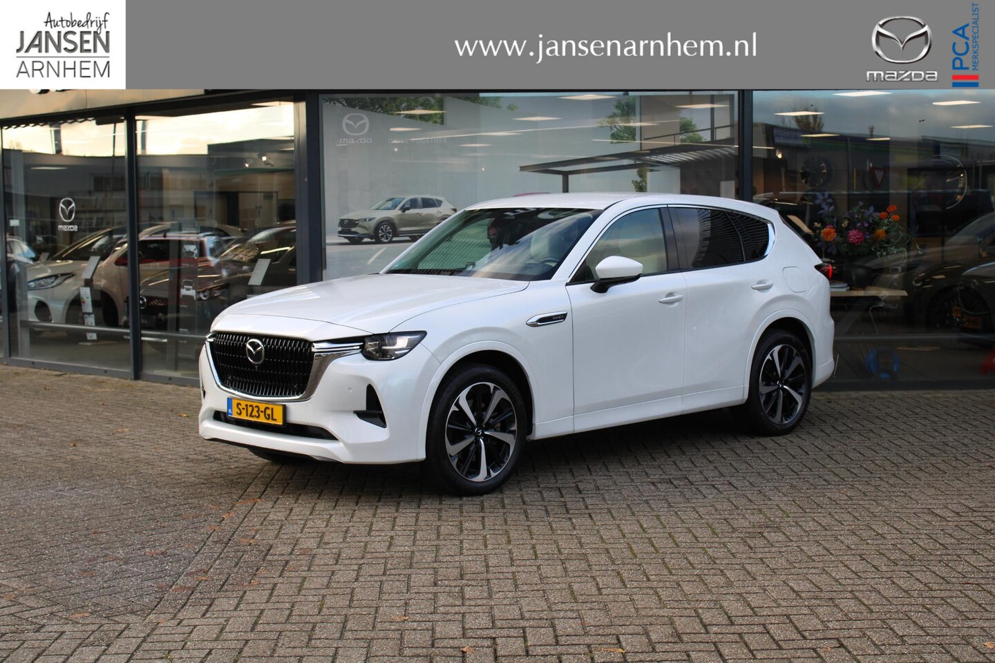 Mazda CX-60 - 2.5 E-SKYACTIV PHEV Takumi 2.5 e-SkyActiv PHEV Takumi , Automaat, Trekhaak, DA Pack, CS Pack, Wit Leder, Stoelverwarm - AutoWereld.nl