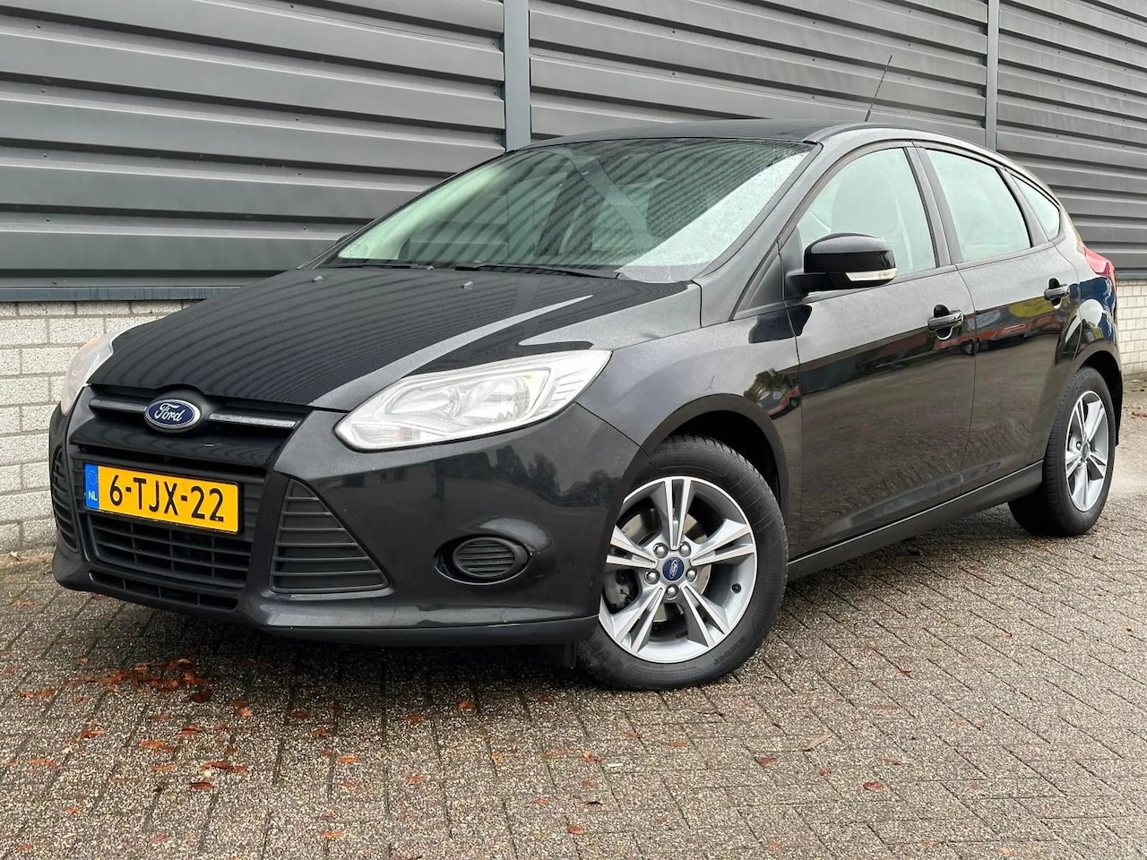 Ford Focus - 1.0 EcoBoost Edition cruise navi airco - AutoWereld.nl