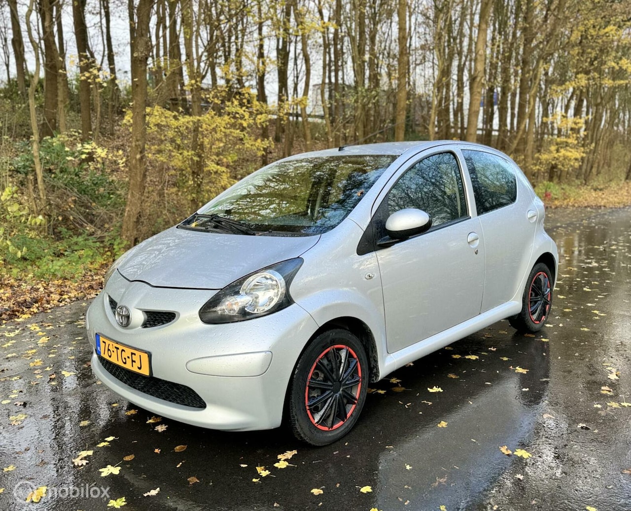 Toyota Aygo - 1.0-12V + - AUTOMAAT - AIRCO - ELEK. RAMEN - NAP - AutoWereld.nl