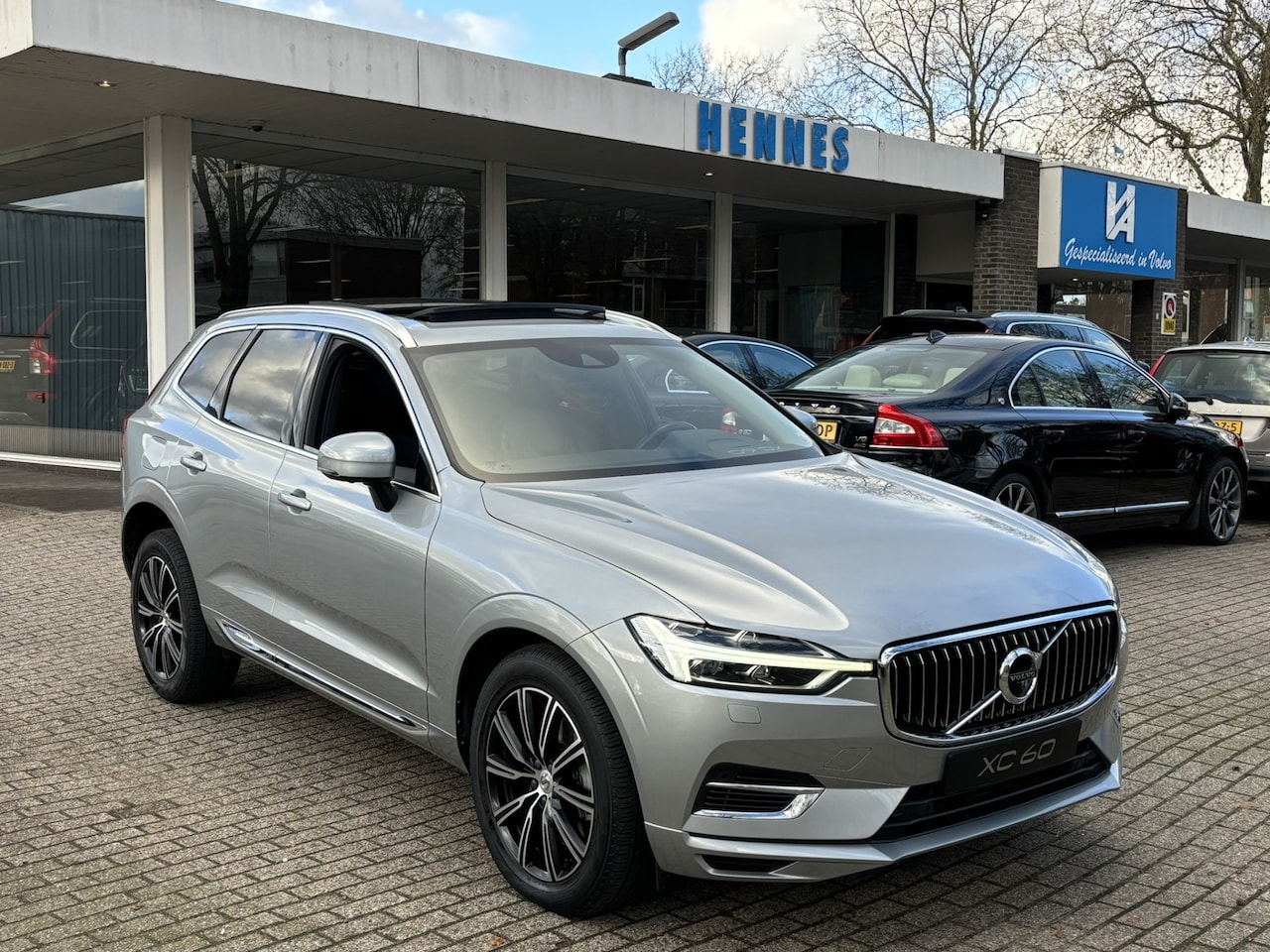 Volvo XC60 - T8 AWD Inscription Head Up 360 cam Stoelventilatie - AutoWereld.nl