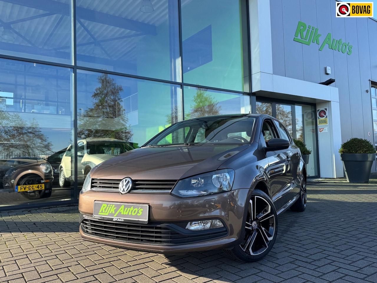 Volkswagen Polo - 1.0 Comfortline * Navigatie * Stoelverwarming * PDC 2X - AutoWereld.nl