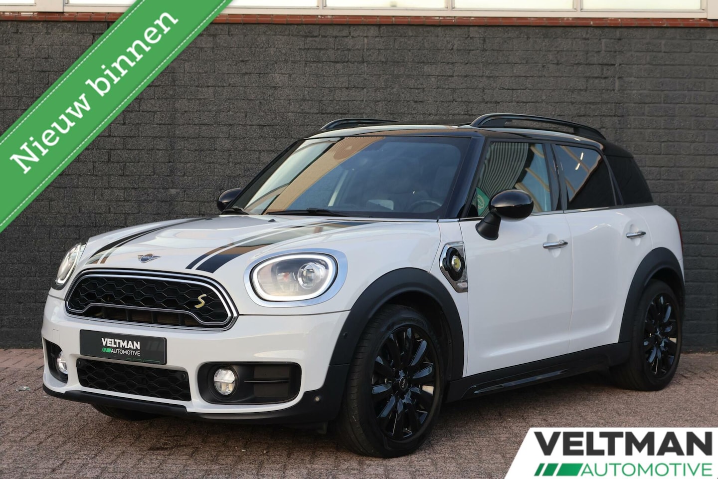 MINI Countryman - 2.0 Cooper SE ALL4 PANO HEAD UP STOELVERWARMING HARMAN KARDON - AutoWereld.nl