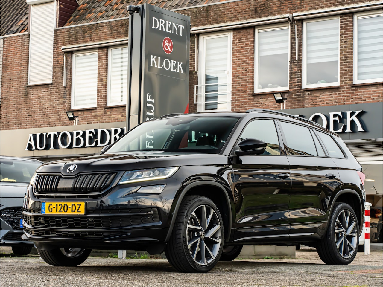 Skoda Kodiaq - 1.5 TSI Sportline Business ORG NL CAMERA CANTON 20 INCH ELEK STOELEN  LEDER 141000KM!! - AutoWereld.nl