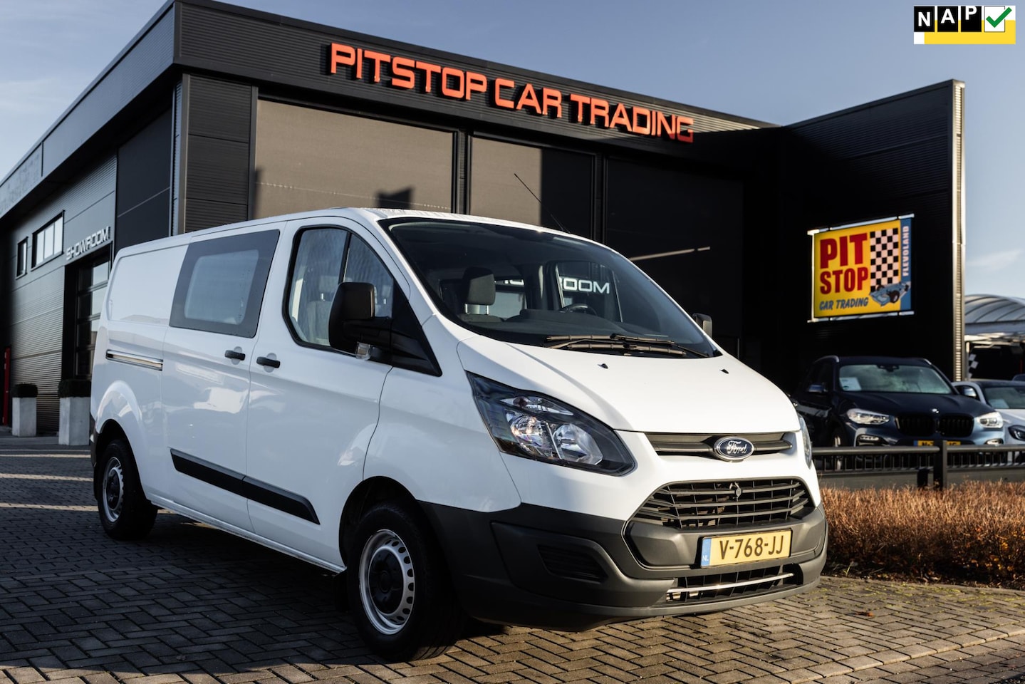 Ford Transit Custom - 290 2.0 TDCI L2H1 Dubbel Cabine, 6-pers, 1e Eigenaar - AutoWereld.nl