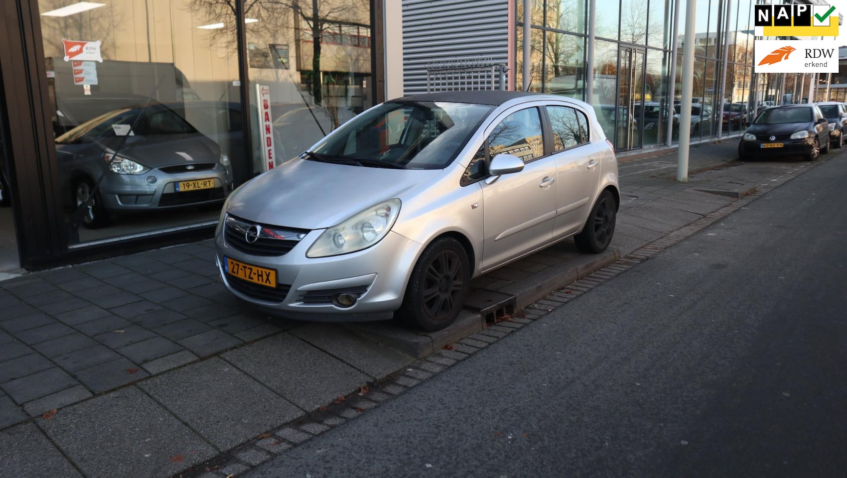 Opel Corsa - 1.4-16V Cosmo AUTOMAAT - AutoWereld.nl