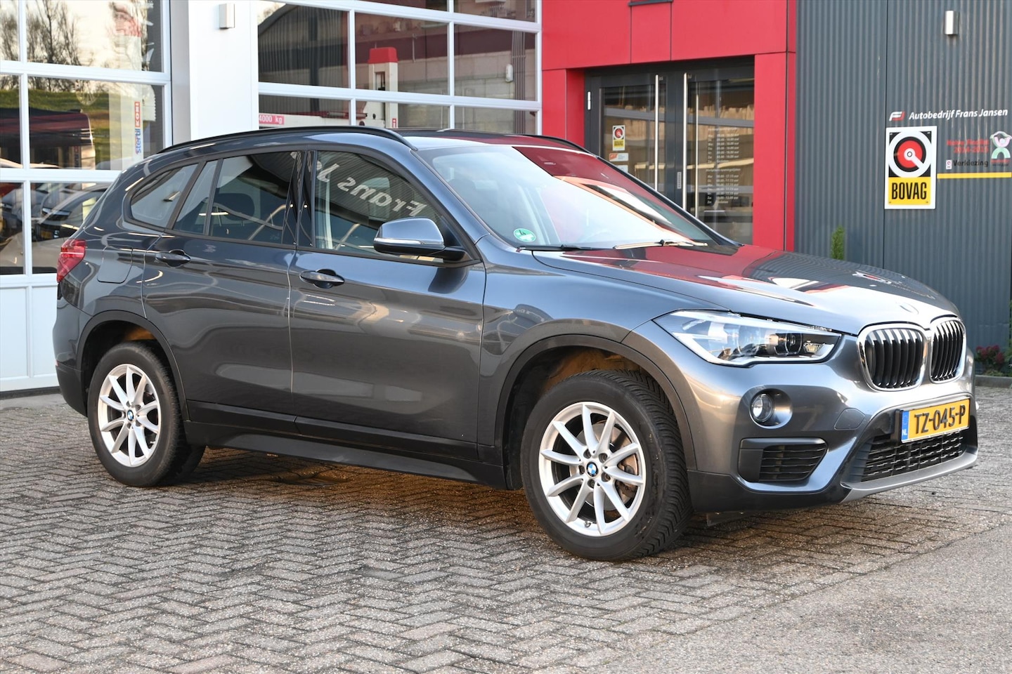 BMW X1 - sDrive18i 140pk Automaat Executive | Navi | Xenon | Origineel NL - AutoWereld.nl