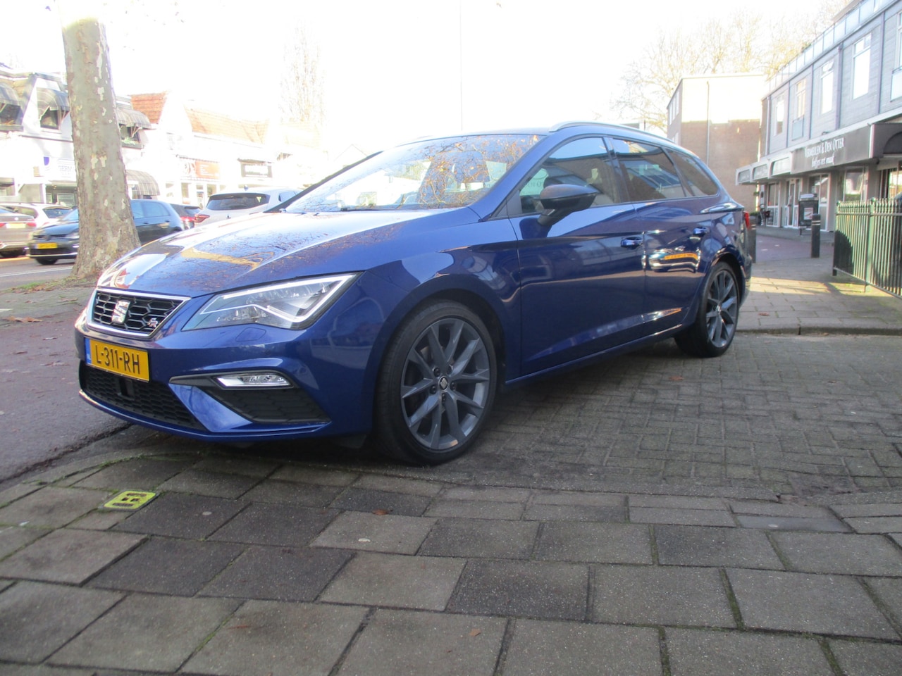 Seat Leon ST - 1.4 EcoTSI FR Business Intense / AIRCO / NAVI / TREKHAAK / 128dkm - AutoWereld.nl