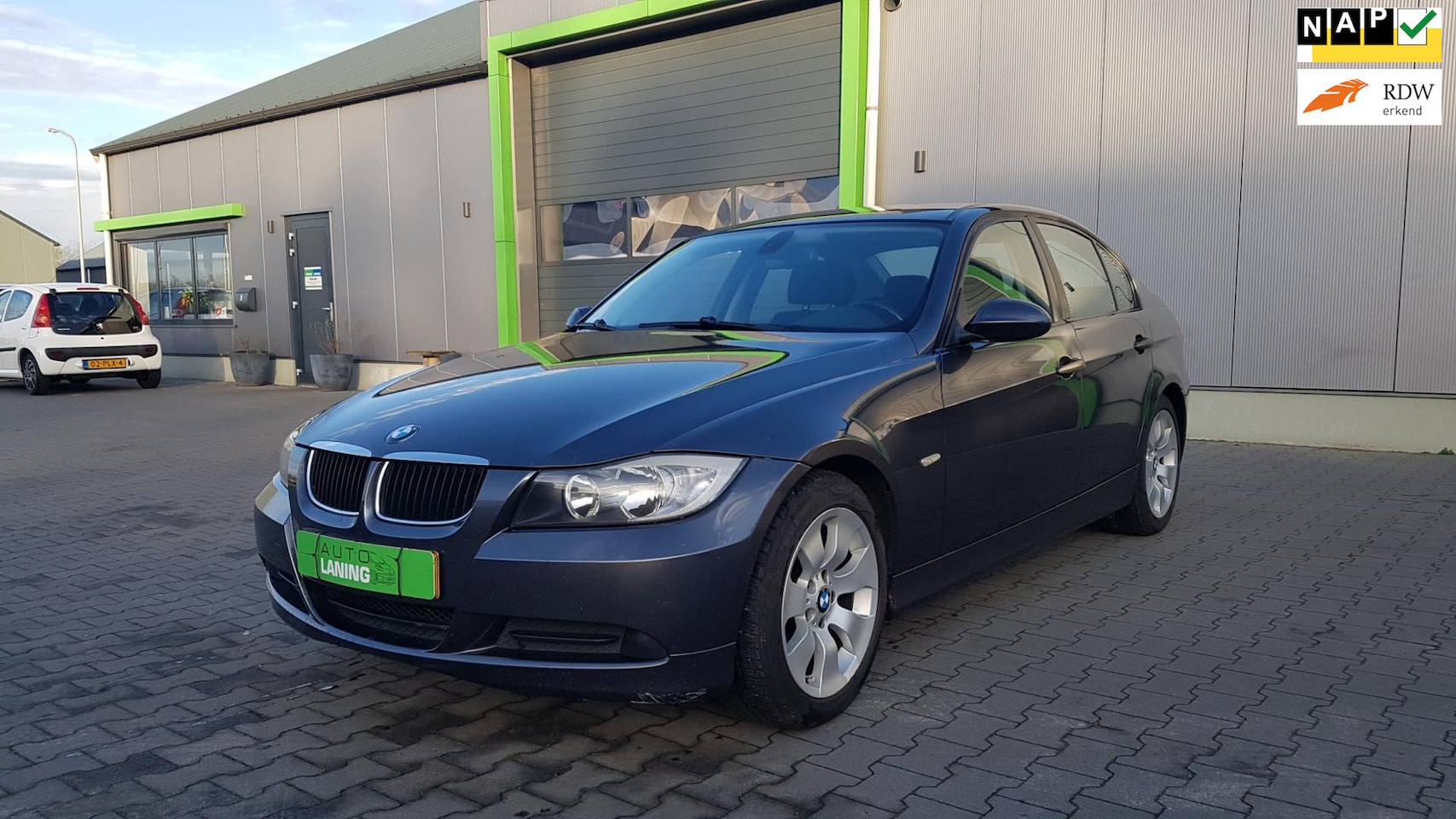 BMW 3-serie - 318i Dynamic Executive in zeer nette staat Technisch 100% onderhouden !! Rijdt en schakelt - AutoWereld.nl