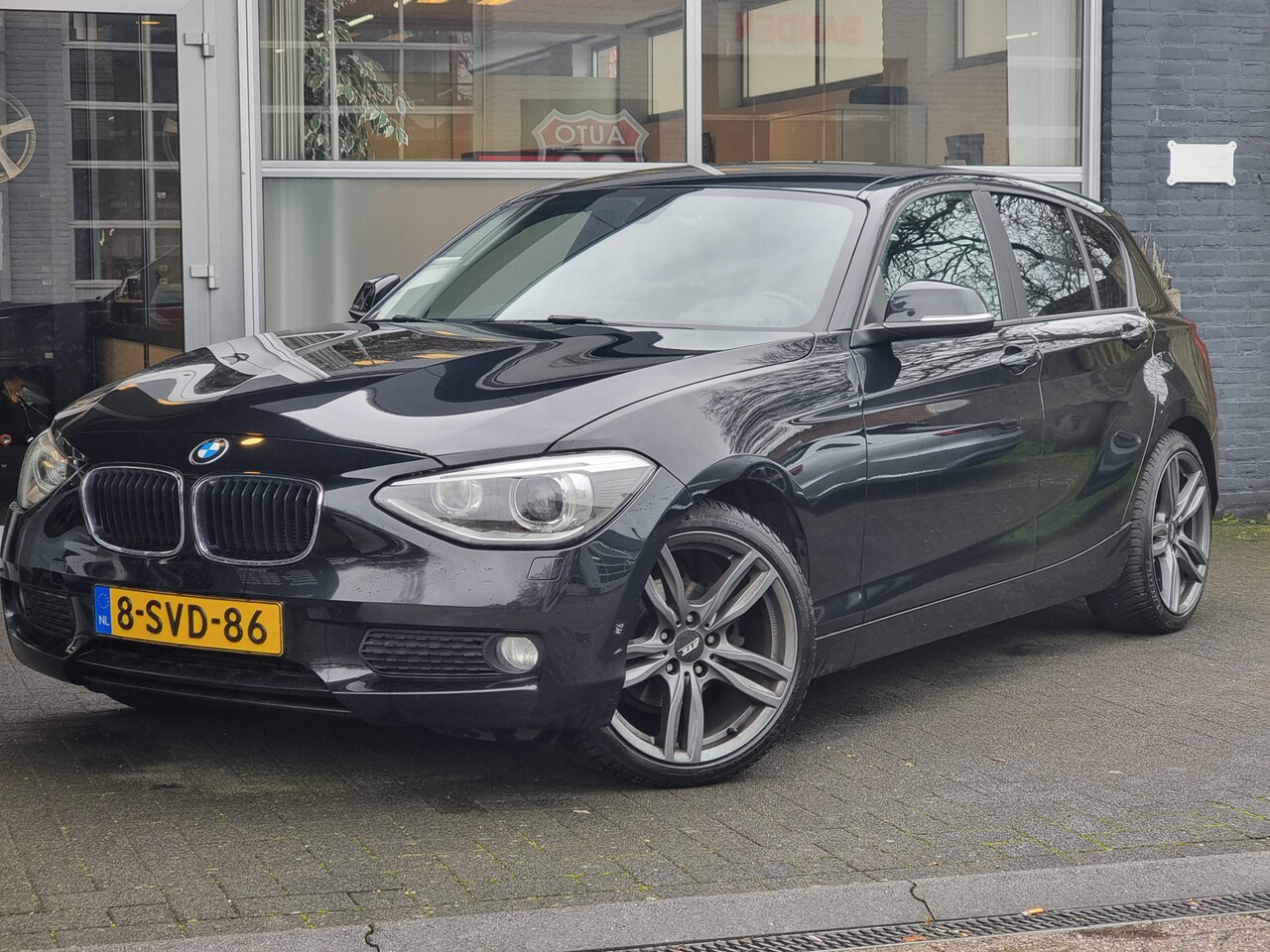 BMW 1-serie - 114i EDE Executive CLIMA / CRUISE / NAP / NAVI - AutoWereld.nl